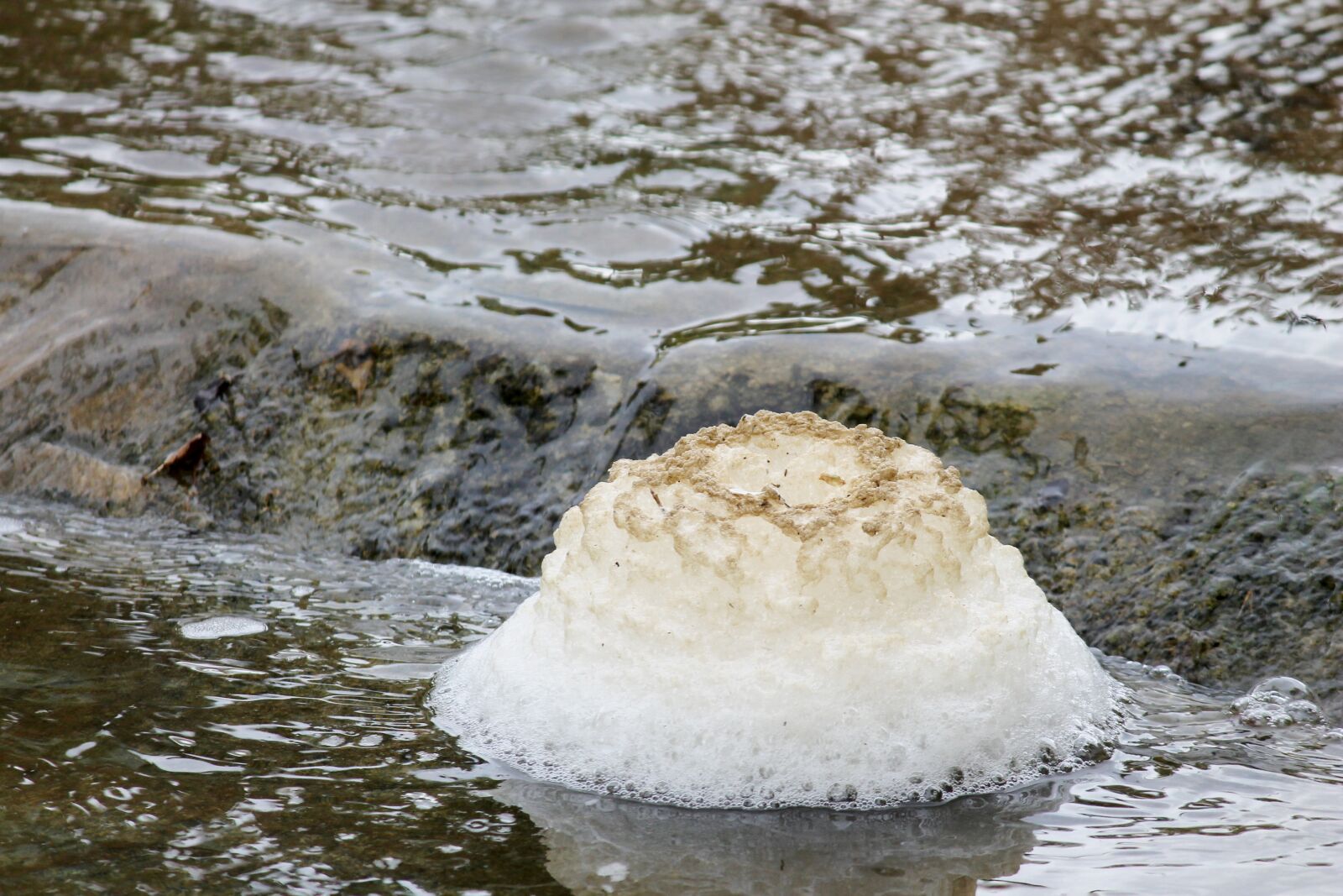 Canon EF-S 55-250mm F4-5.6 IS II sample photo. Water, foam, volcano photography