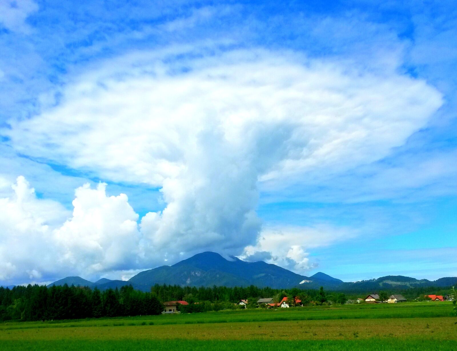 Samsung Galaxy S4 Mini sample photo. Weather, clouds, forecast photography