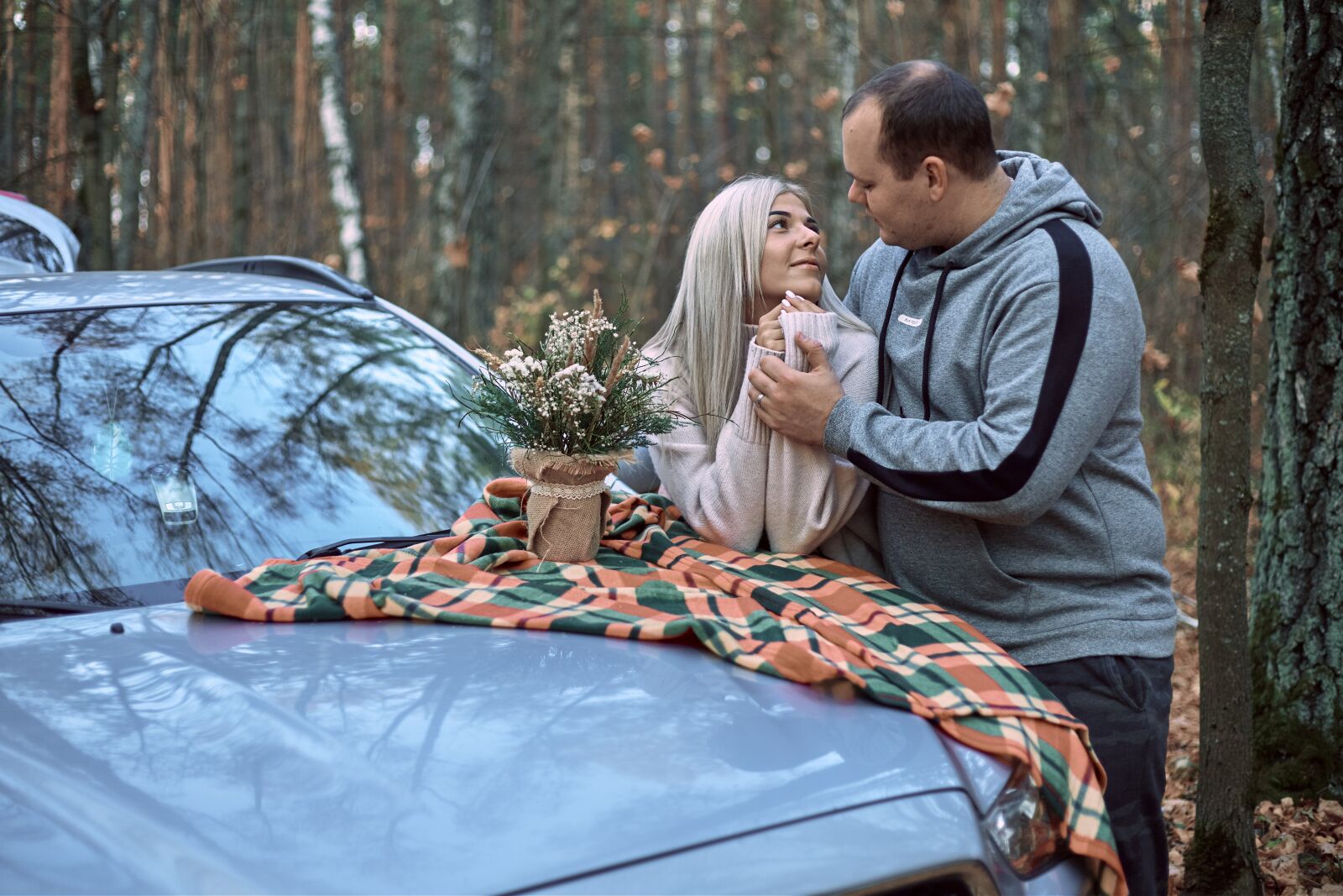 Canon EOS 6D Mark II sample photo. Sweethearts, couple, autumn photography
