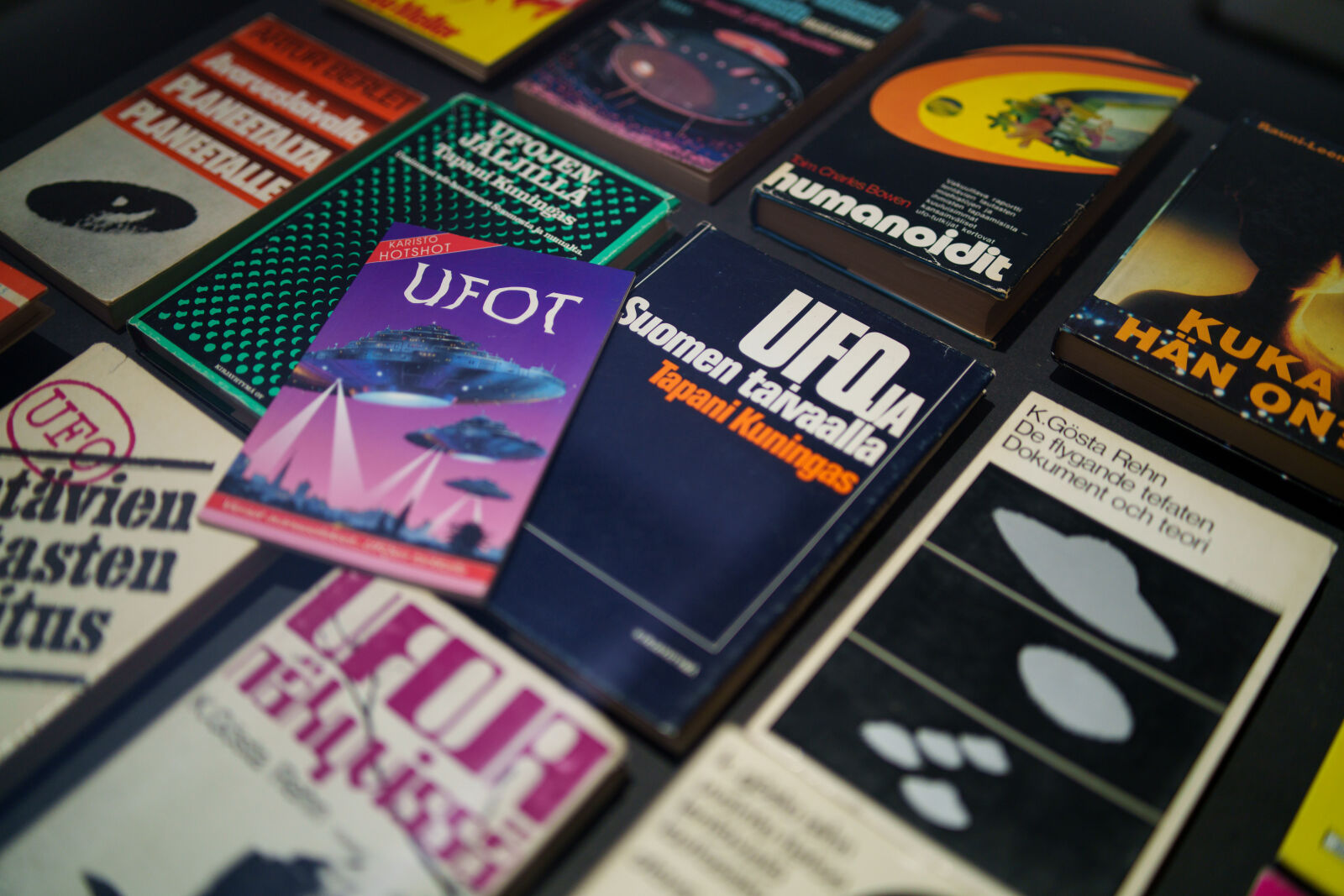 Samyang AF 35mm F1.4 P sample photo. Ufo books photography