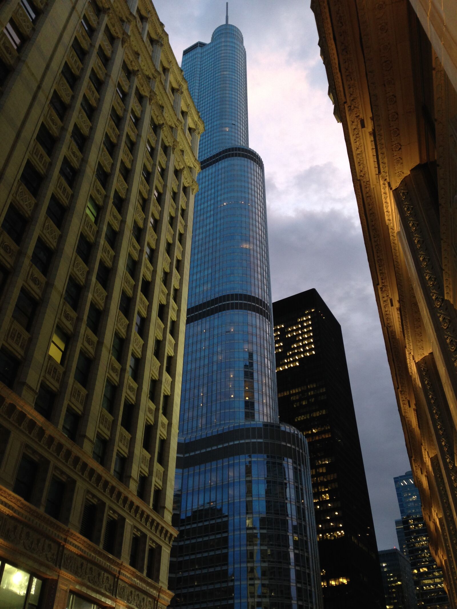 Apple iPhone 5 sample photo. Building, chicago, city photography