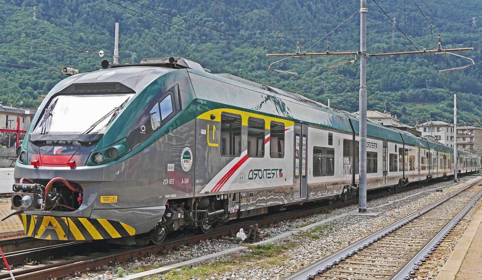 Panasonic Lumix DMC-GH3 sample photo. Locomotive, train, vehicle, transportation photography