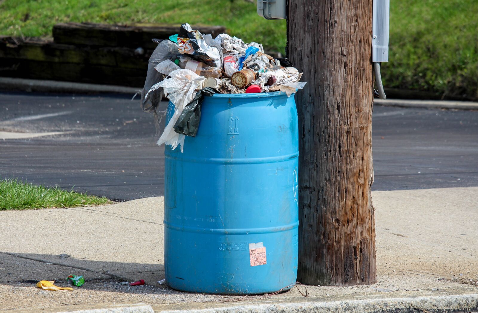 Canon EOS 700D (EOS Rebel T5i / EOS Kiss X7i) sample photo. Garbage, trash, recycling photography