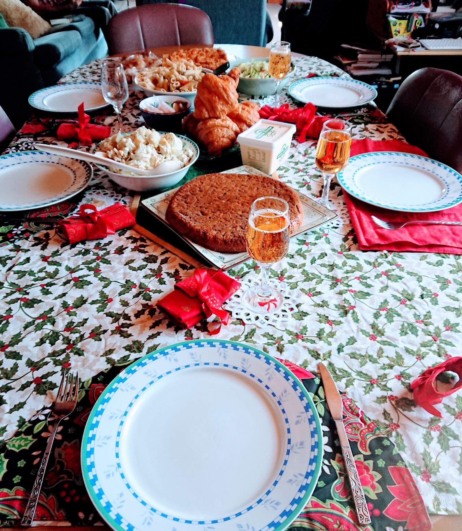 Sony Xperia XZ Premium sample photo. Christmas, feast, party photography