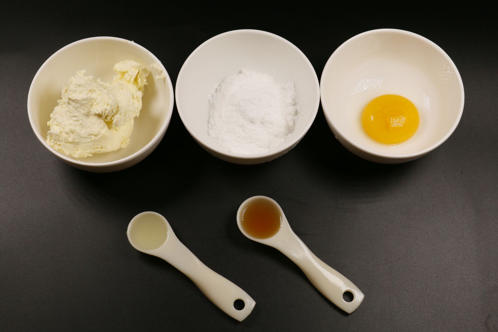 Canon EOS 70D sample photo. Egg, flour, sugar photography