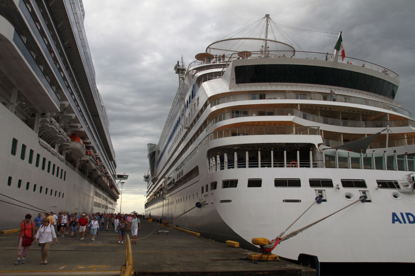 Canon EOS 7D sample photo. Ships, port, cruises photography