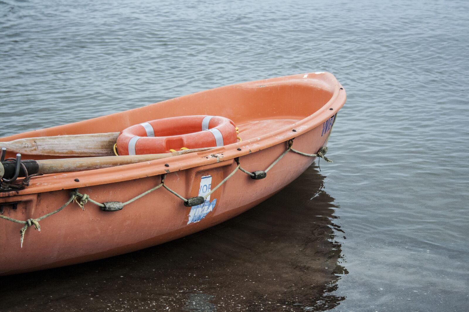 Canon EF-S 18-55mm F3.5-5.6 II sample photo. Boat, water, sea photography