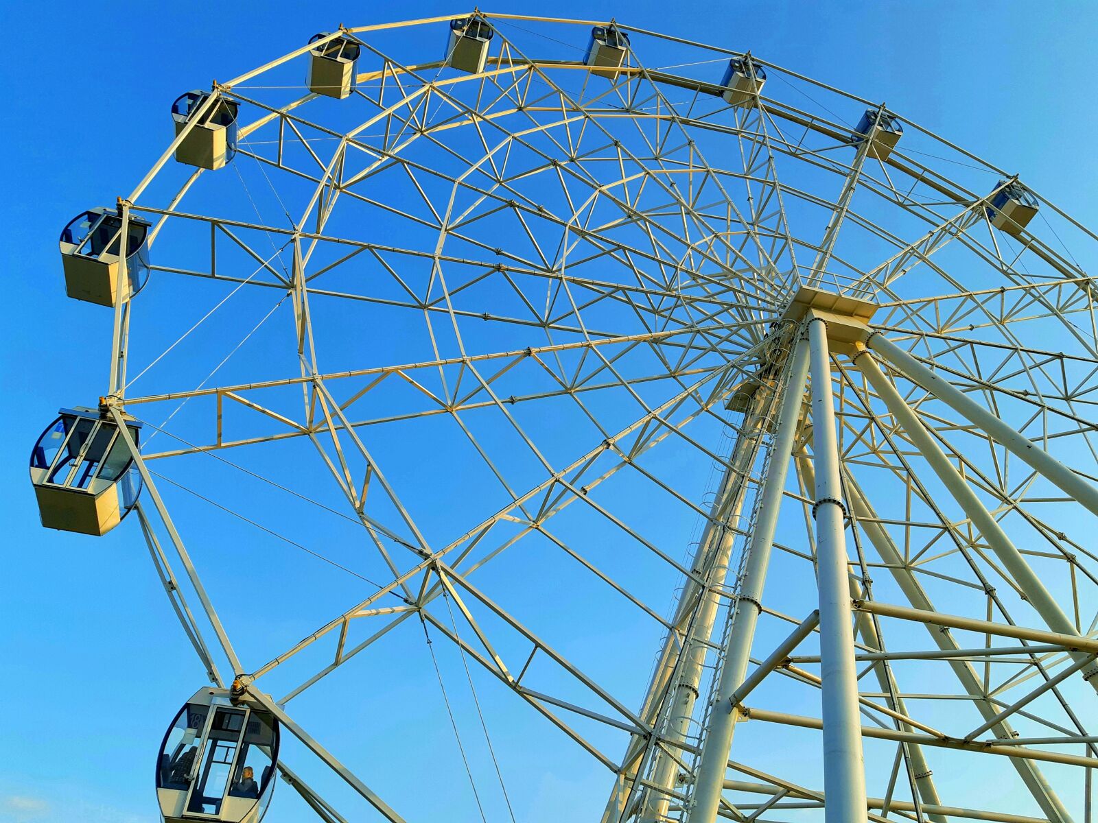 Samsung SM-A730F sample photo. Wheel, attraction, sky photography