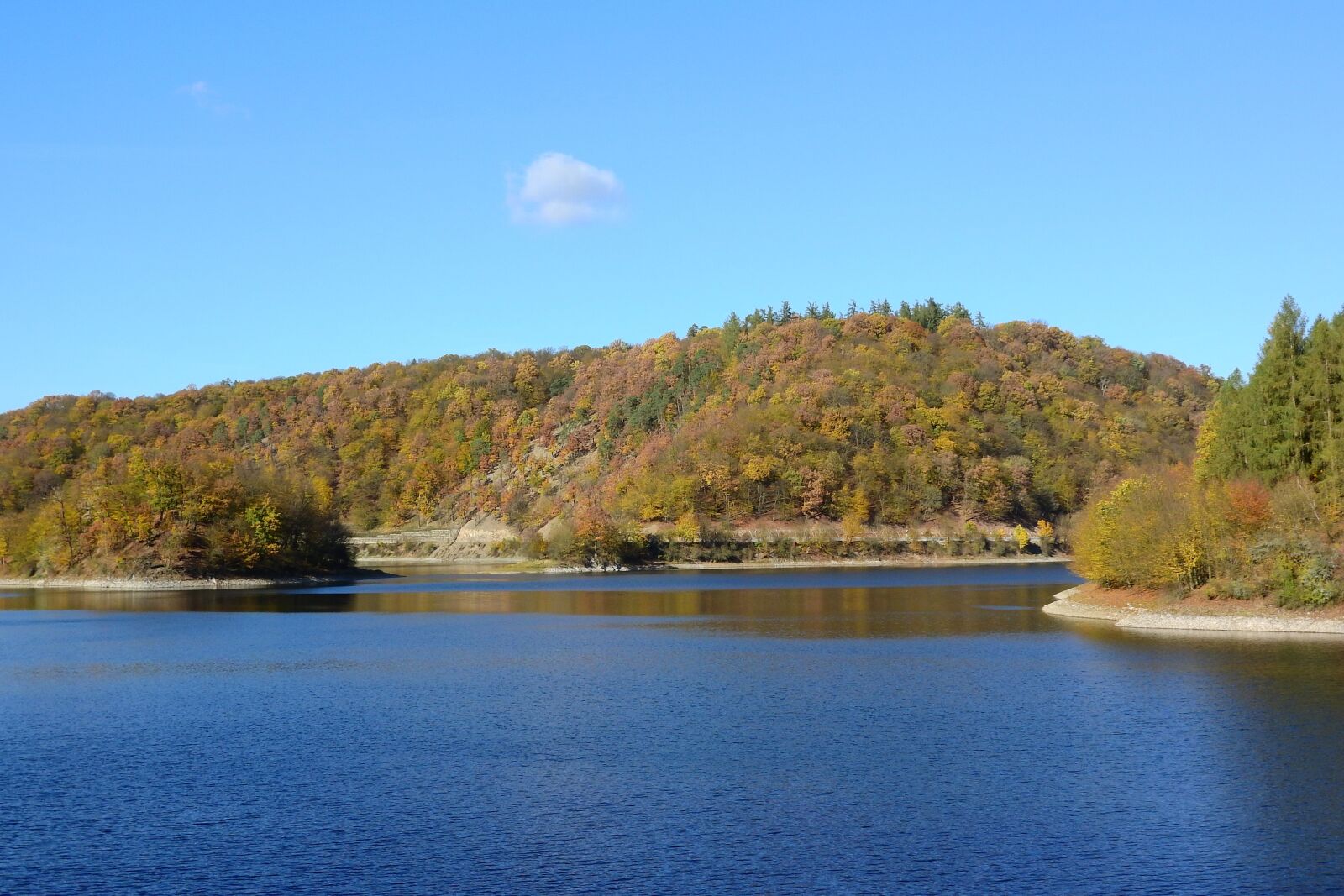 Nikon Coolpix P610 sample photo. Autumn landscape, dam, lake photography