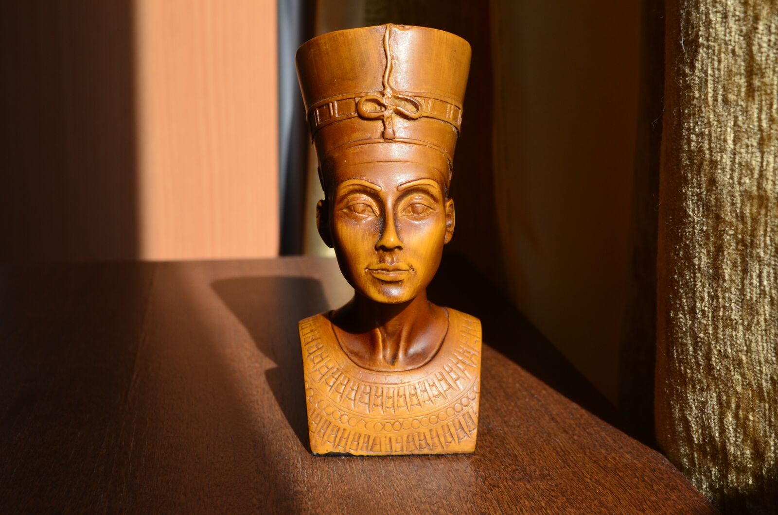Nikon D5100 sample photo. Nefertiti, the wife of photography