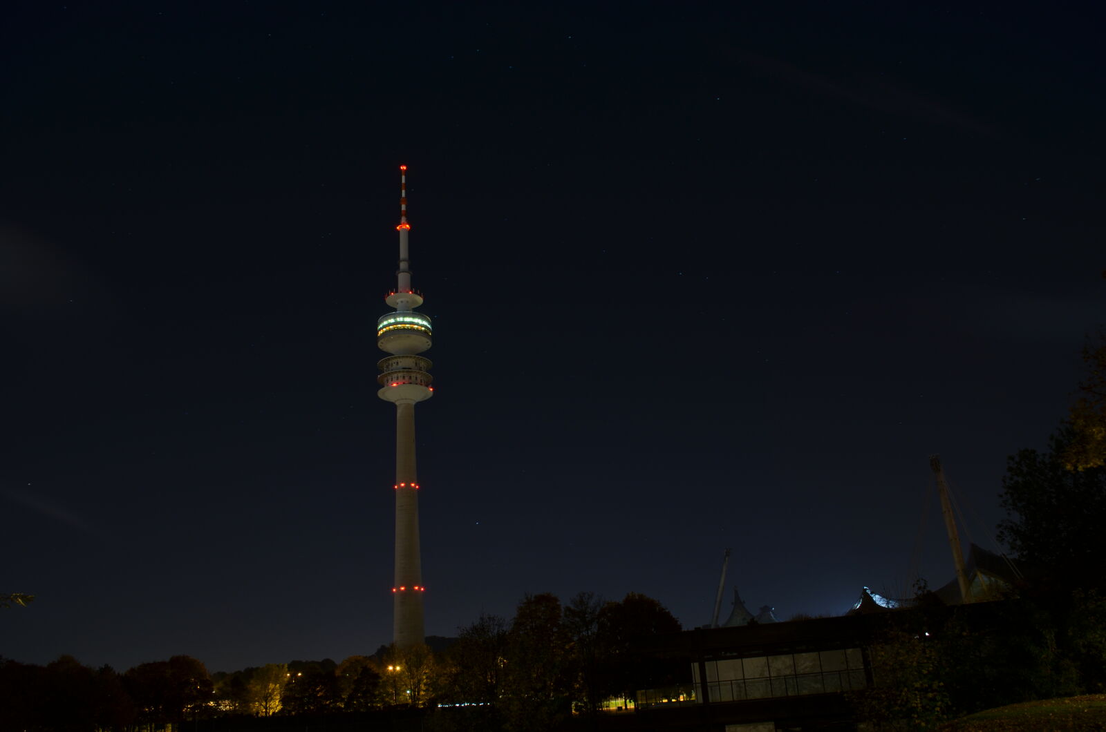 Nikon AF-S DX Nikkor 18-55mm F3.5-5.6G VR sample photo. Evening, sky, exposure, munich photography