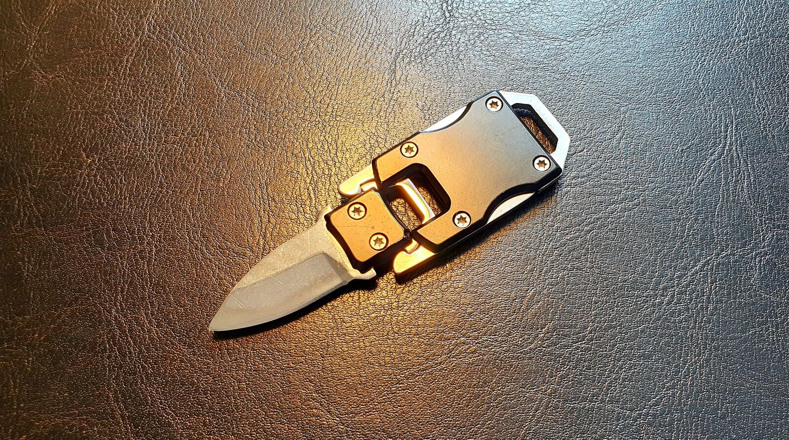 Samsung Galaxy S10e sample photo. Pocket knife, steel, knife photography