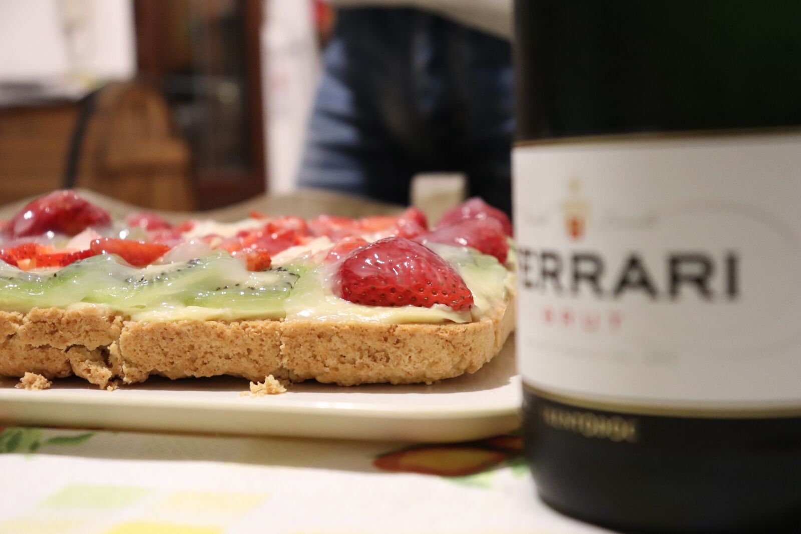 Canon EOS 200D (EOS Rebel SL2 / EOS Kiss X9) sample photo. Birthday, cake, sparkling wine photography