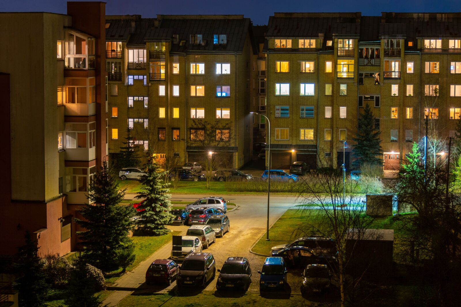 Nikon D5600 sample photo. Buildings, night, city photography