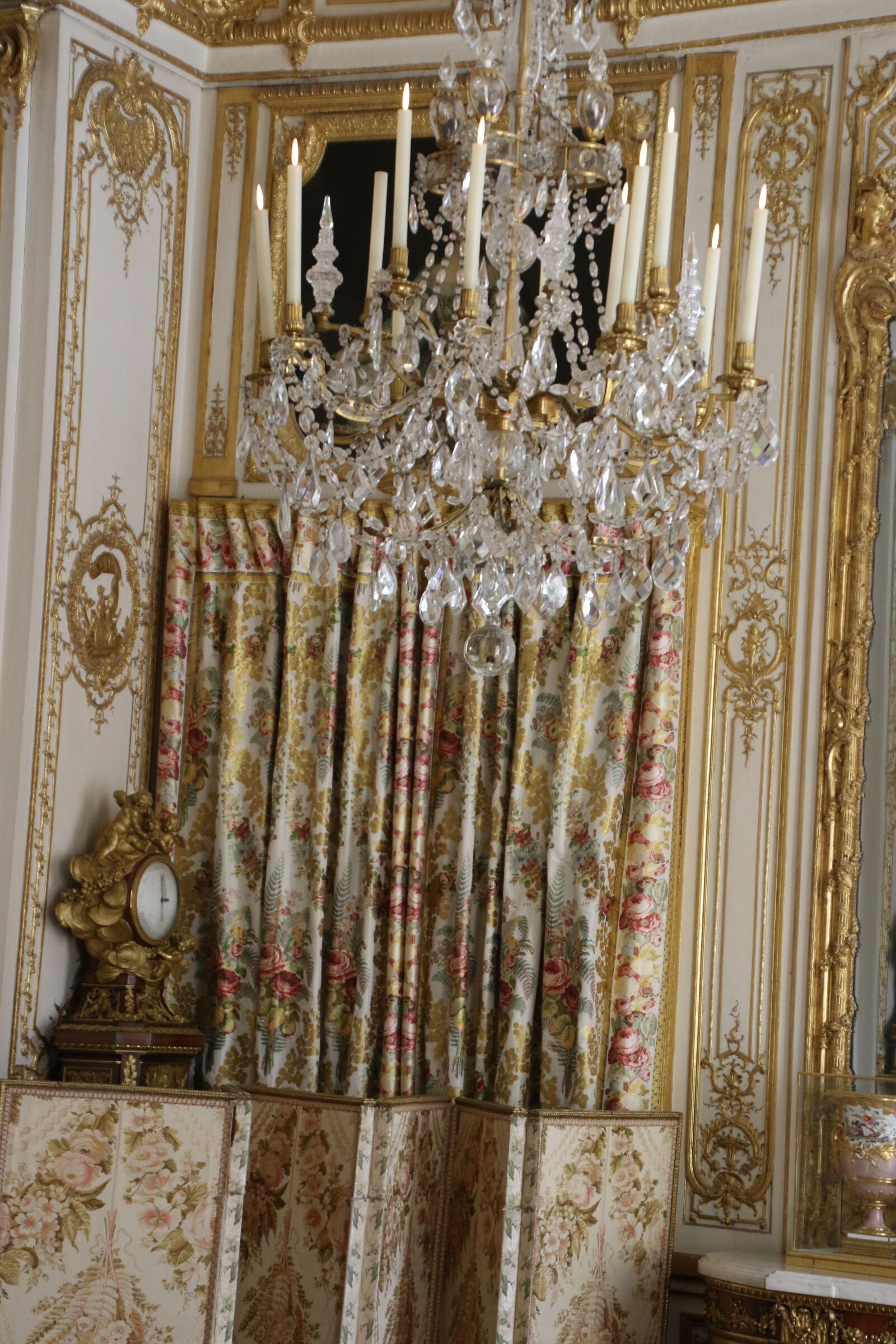 Canon EOS 7D Mark II sample photo. Chandelier, fabric, flowers, france photography