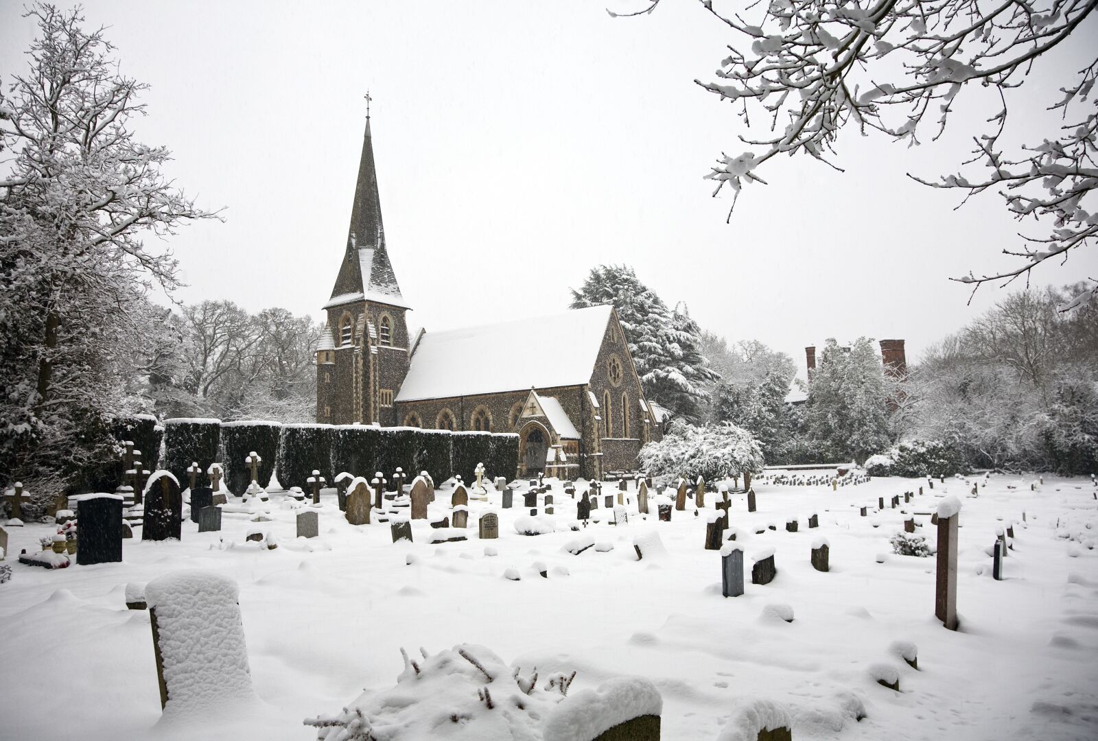 Canon EOS 5D sample photo. Church, graveyard, snow photography