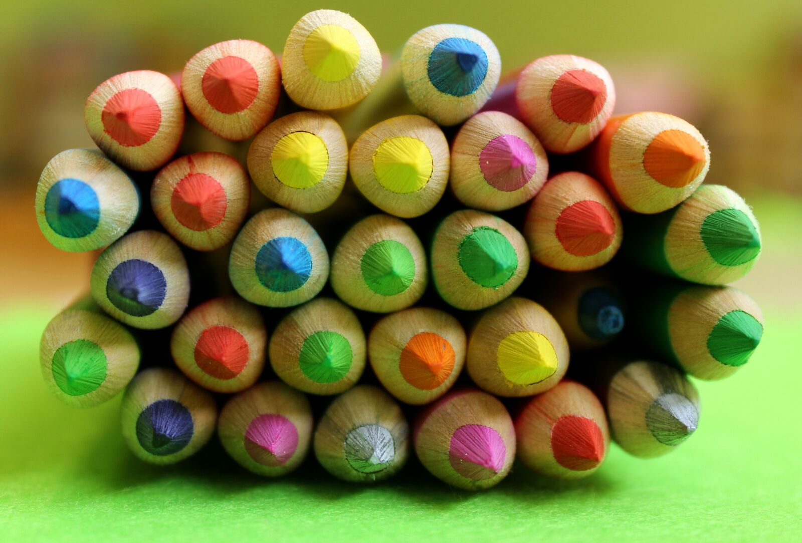 Canon EOS 1200D (EOS Rebel T5 / EOS Kiss X70 / EOS Hi) sample photo. Crayons, to draw, colored photography