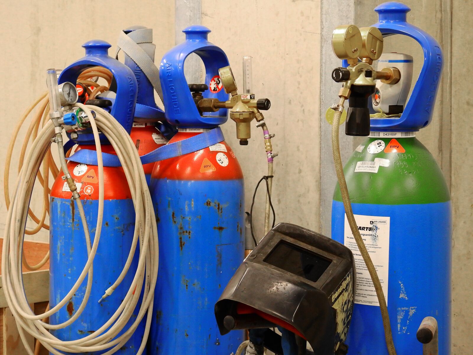 Nikon Coolpix P900 sample photo. Gas, weld, welder photography