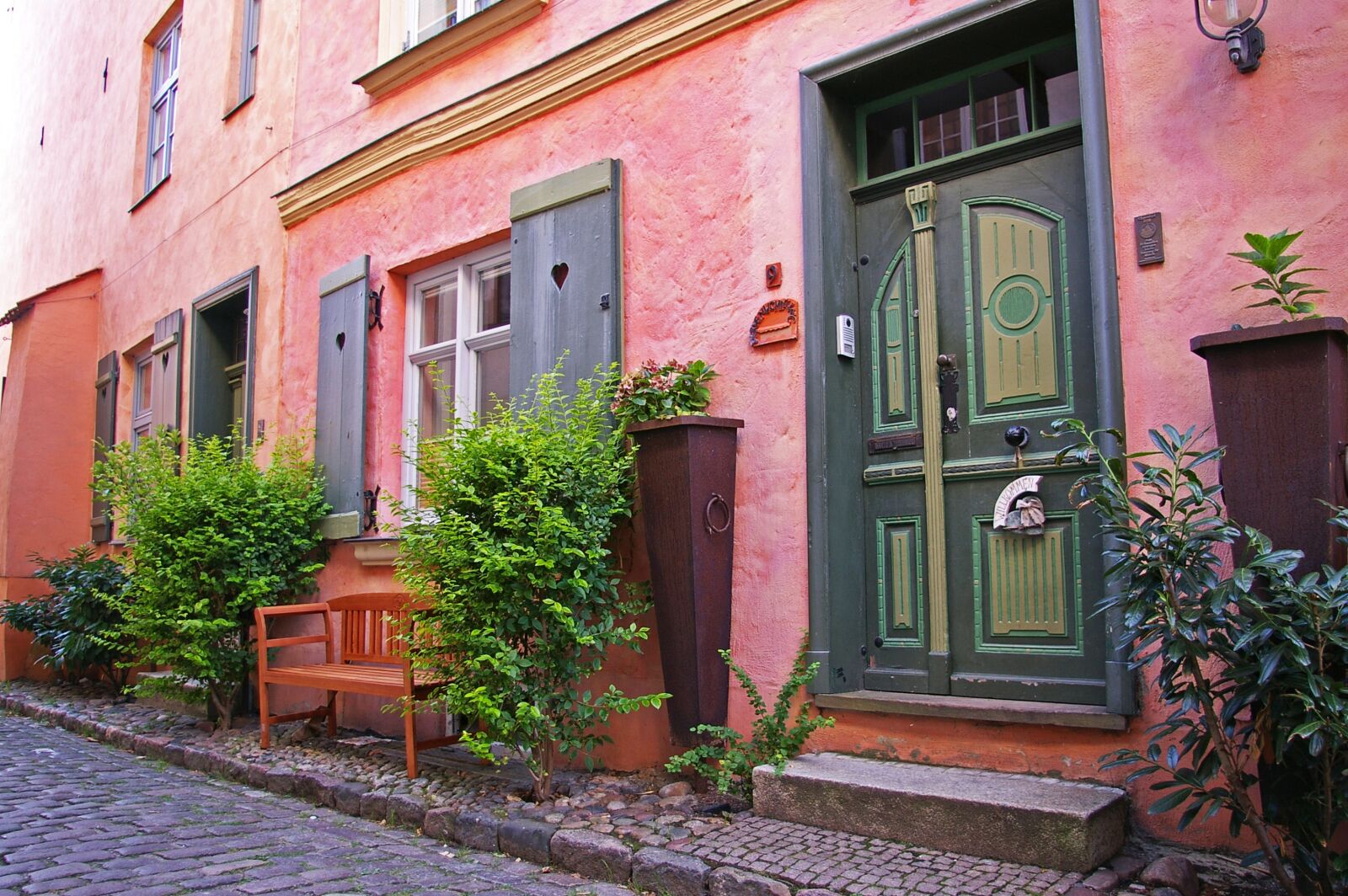 Pentax *ist DL2 sample photo. Stralsund, historic center, entrance photography