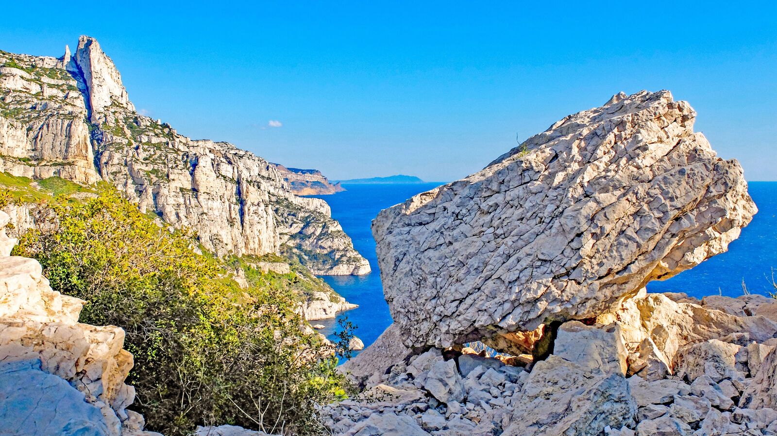 Fujifilm X30 sample photo. Calanque, marseille, sea photography