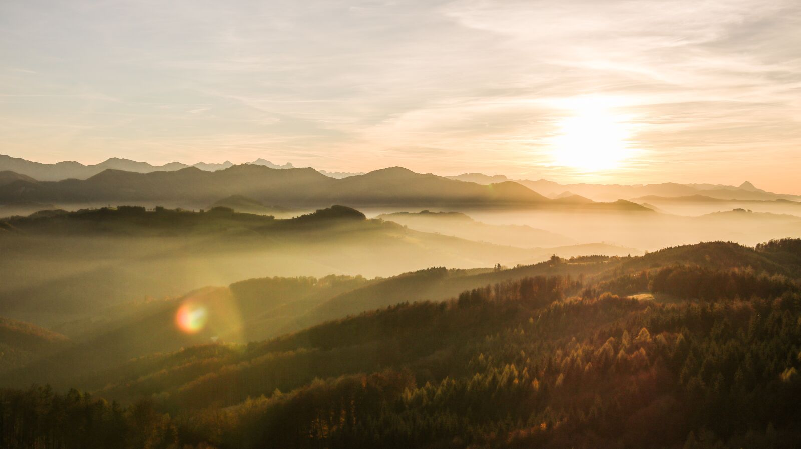 Canon EOS 750D (EOS Rebel T6i / EOS Kiss X8i) sample photo. Mountains, sun, landscape photography