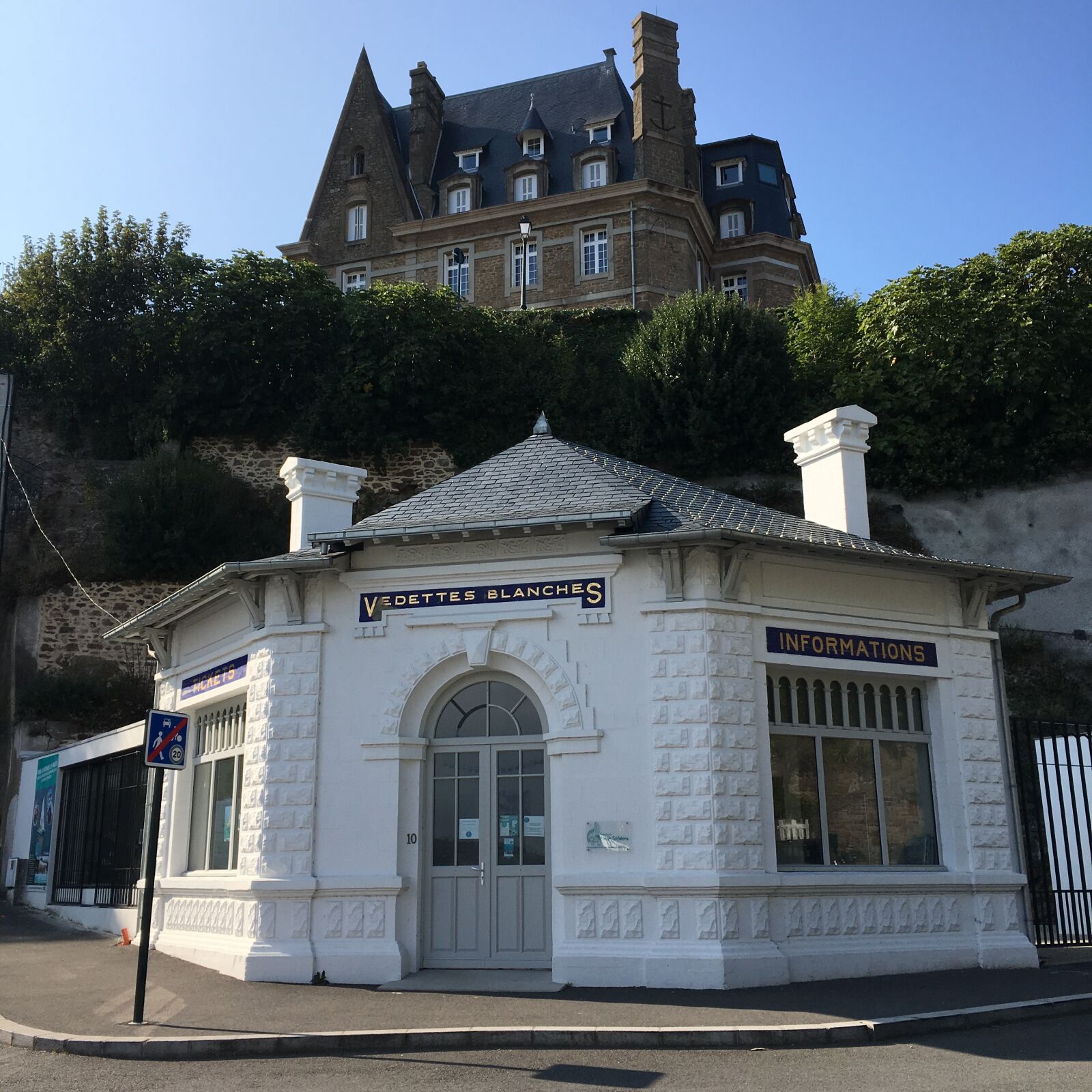 Apple iPhone 6s sample photo. Dinard, white stars, brittany photography