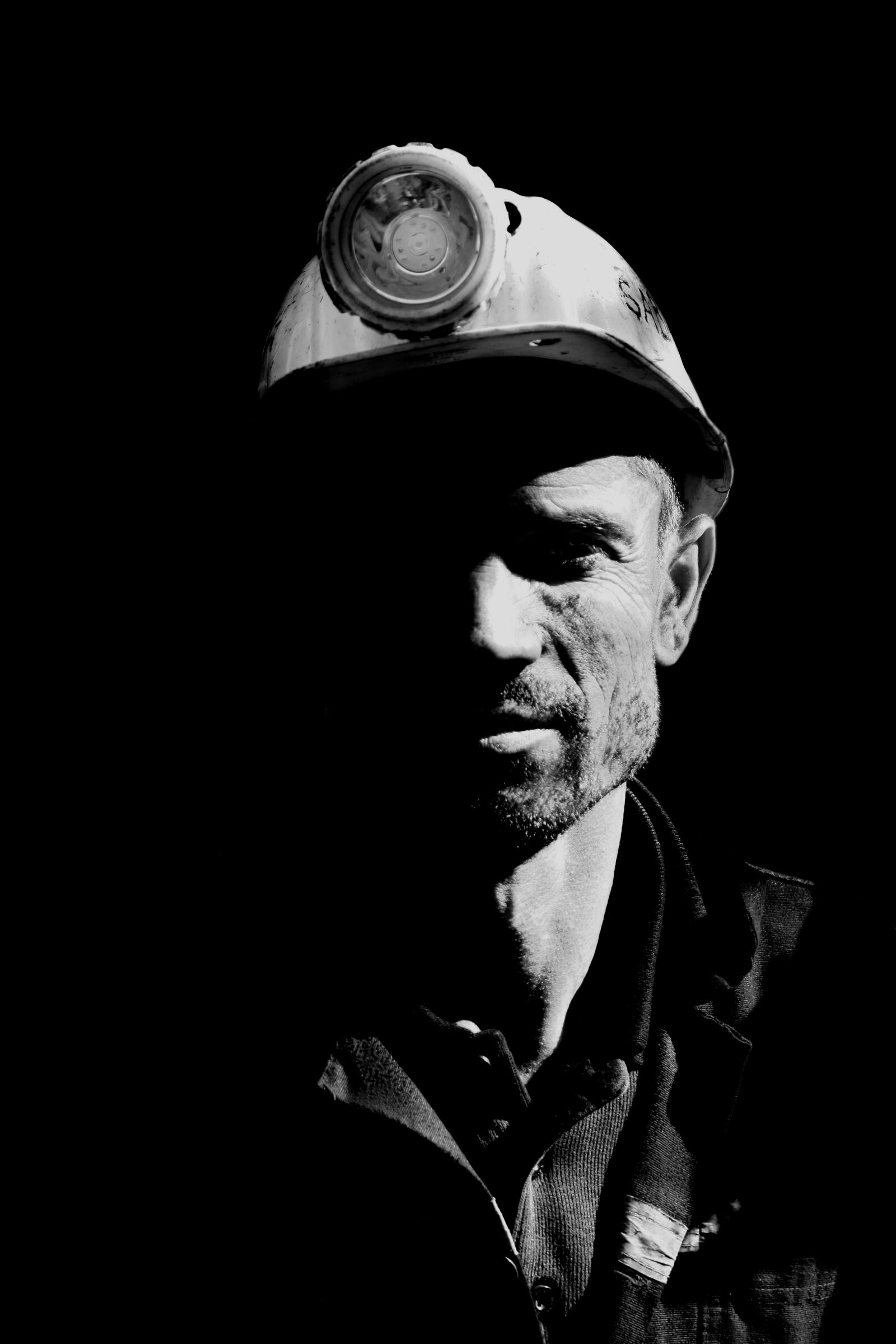 Canon EOS 500D (EOS Rebel T1i / EOS Kiss X3) sample photo. Miner, portrait, black and photography