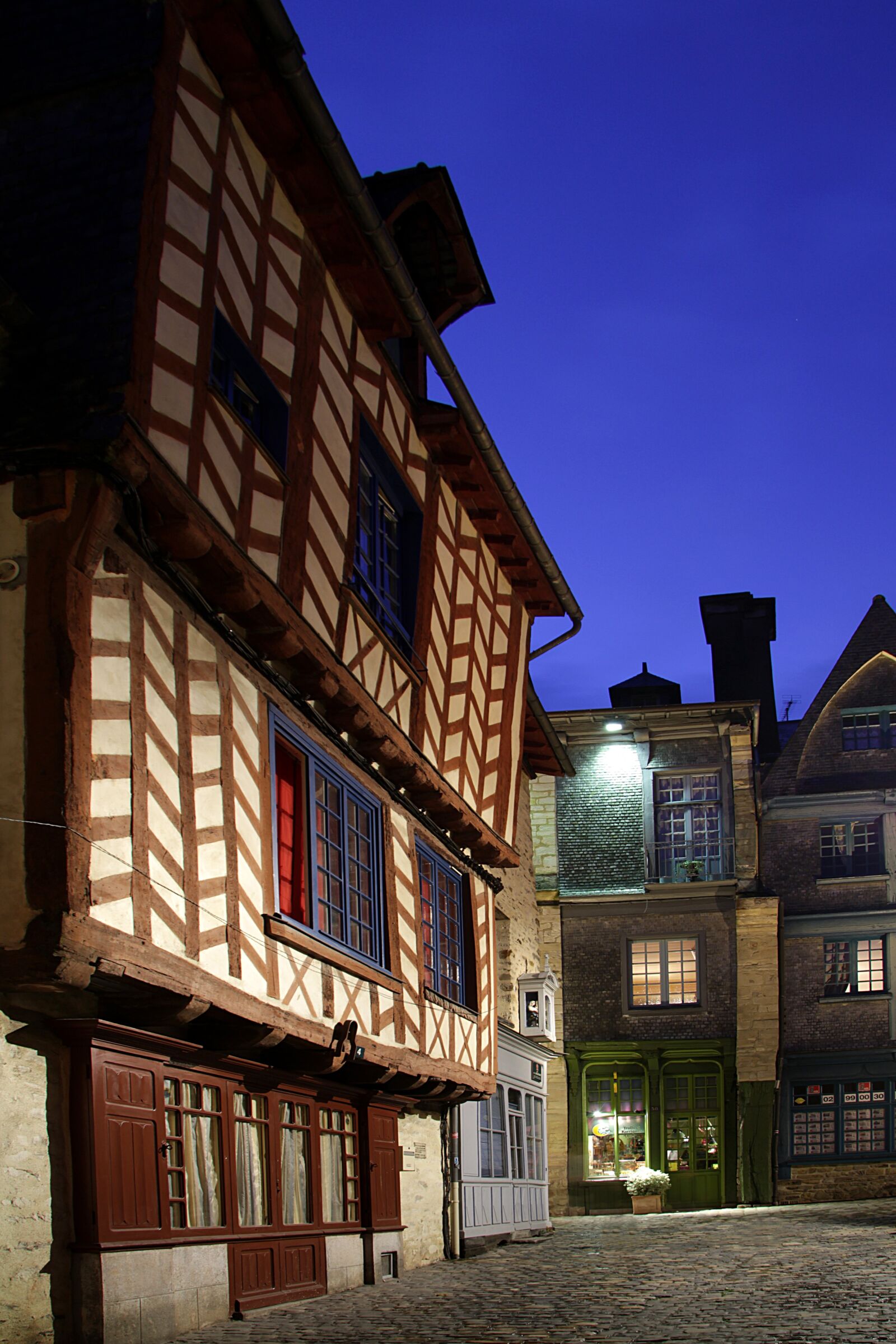 Canon EOS 7D sample photo. Blue hour brittany, vitre photography