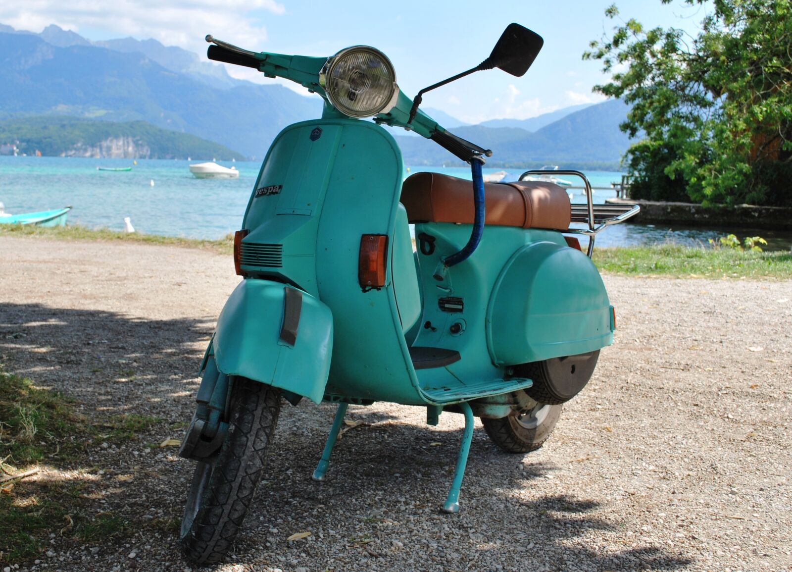 Nikon D60 sample photo. The color turquoise, retro photography