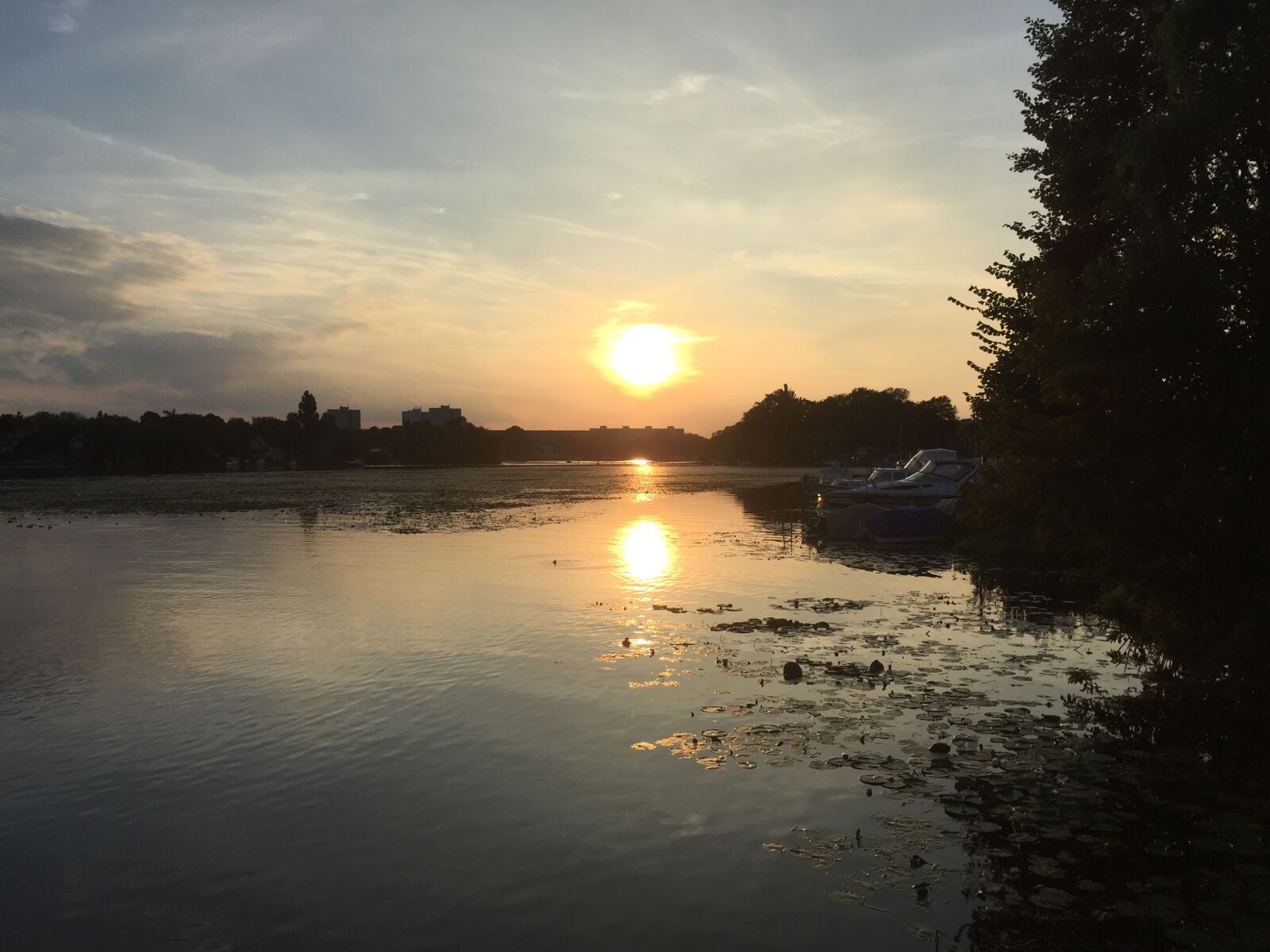 iPhone 6 back camera 4.15mm f/2.2 sample photo. Water, sunset, abendstimmung photography