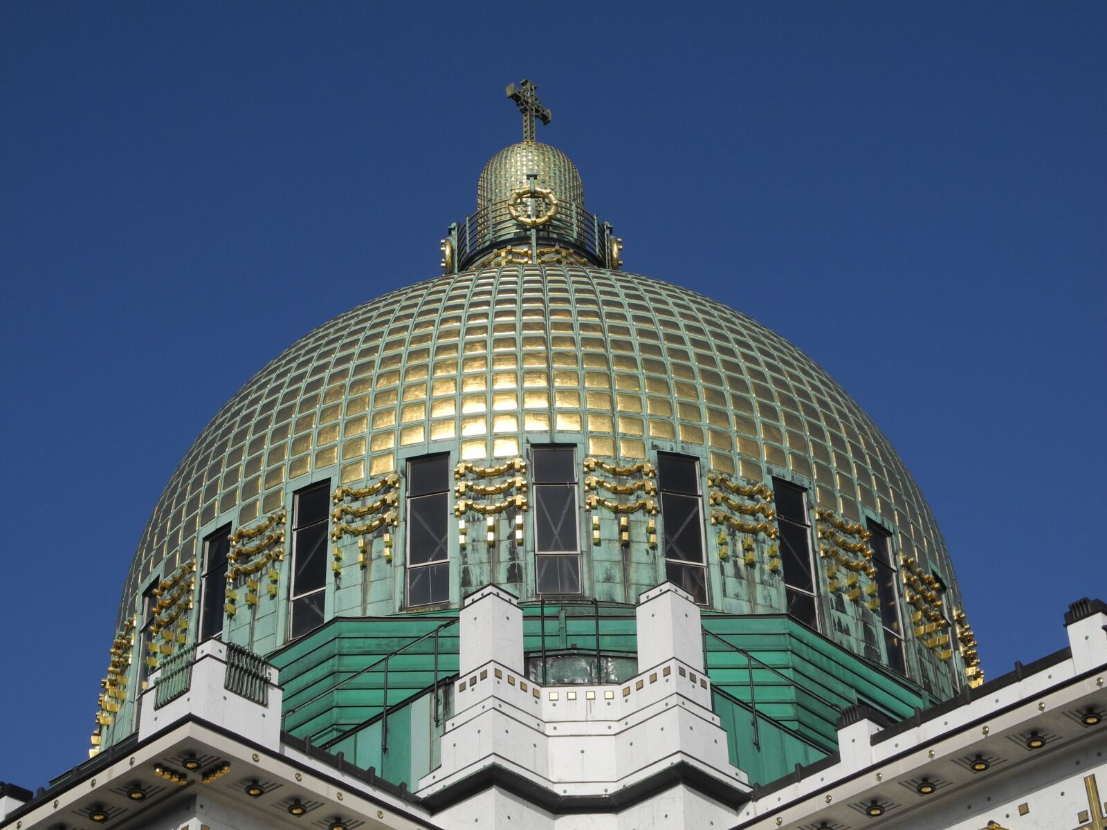 Nikon Coolpix P7000 sample photo. Dome, golden, golden dome photography