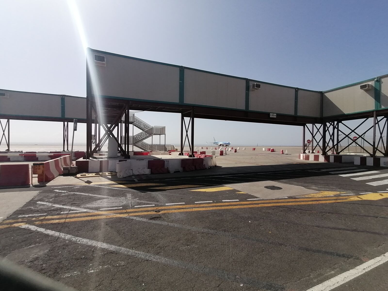 HUAWEI P30 LITE sample photo. Gateway, temporary, airport photography