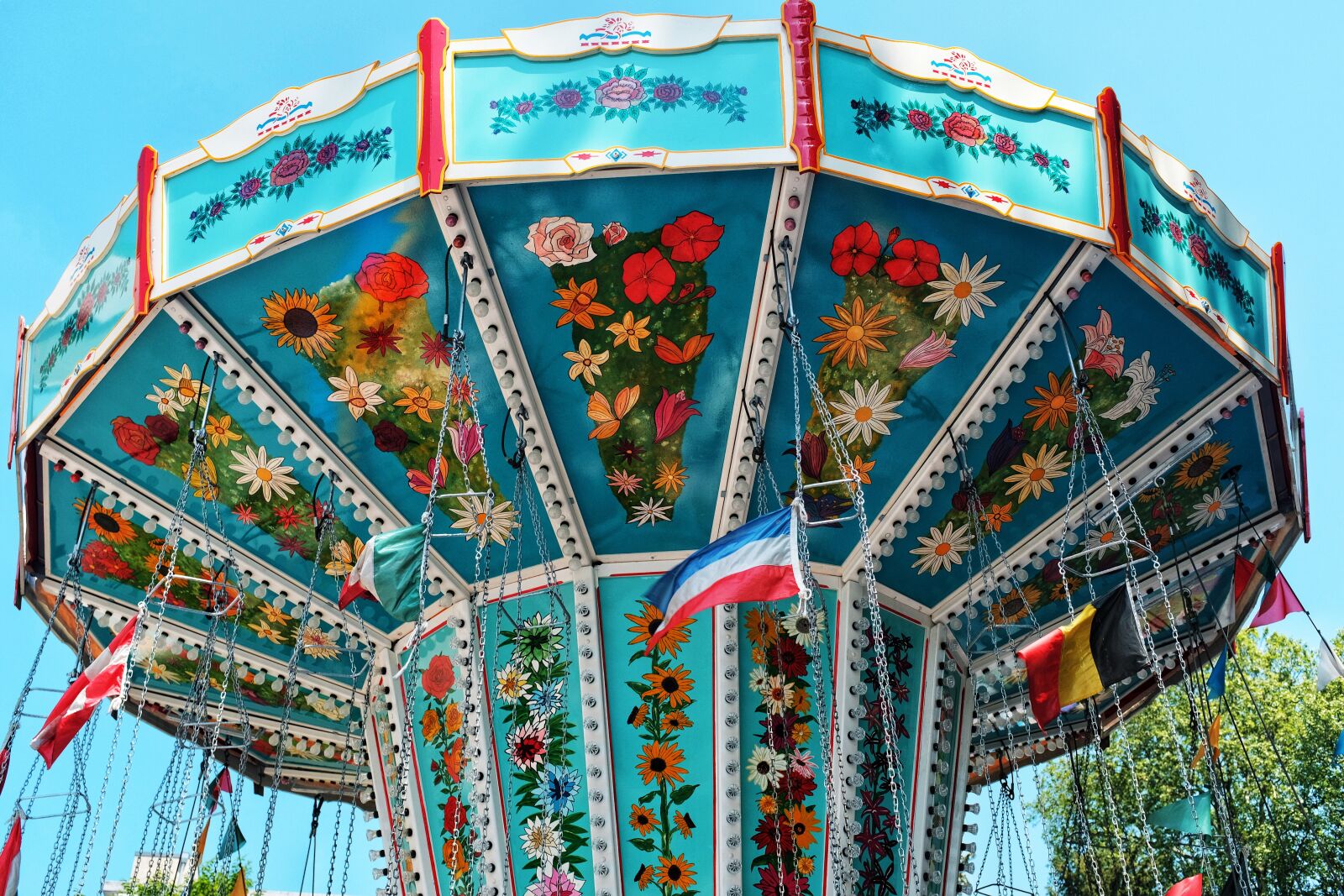 Fujifilm X100F sample photo. Fair, carousel, year market photography