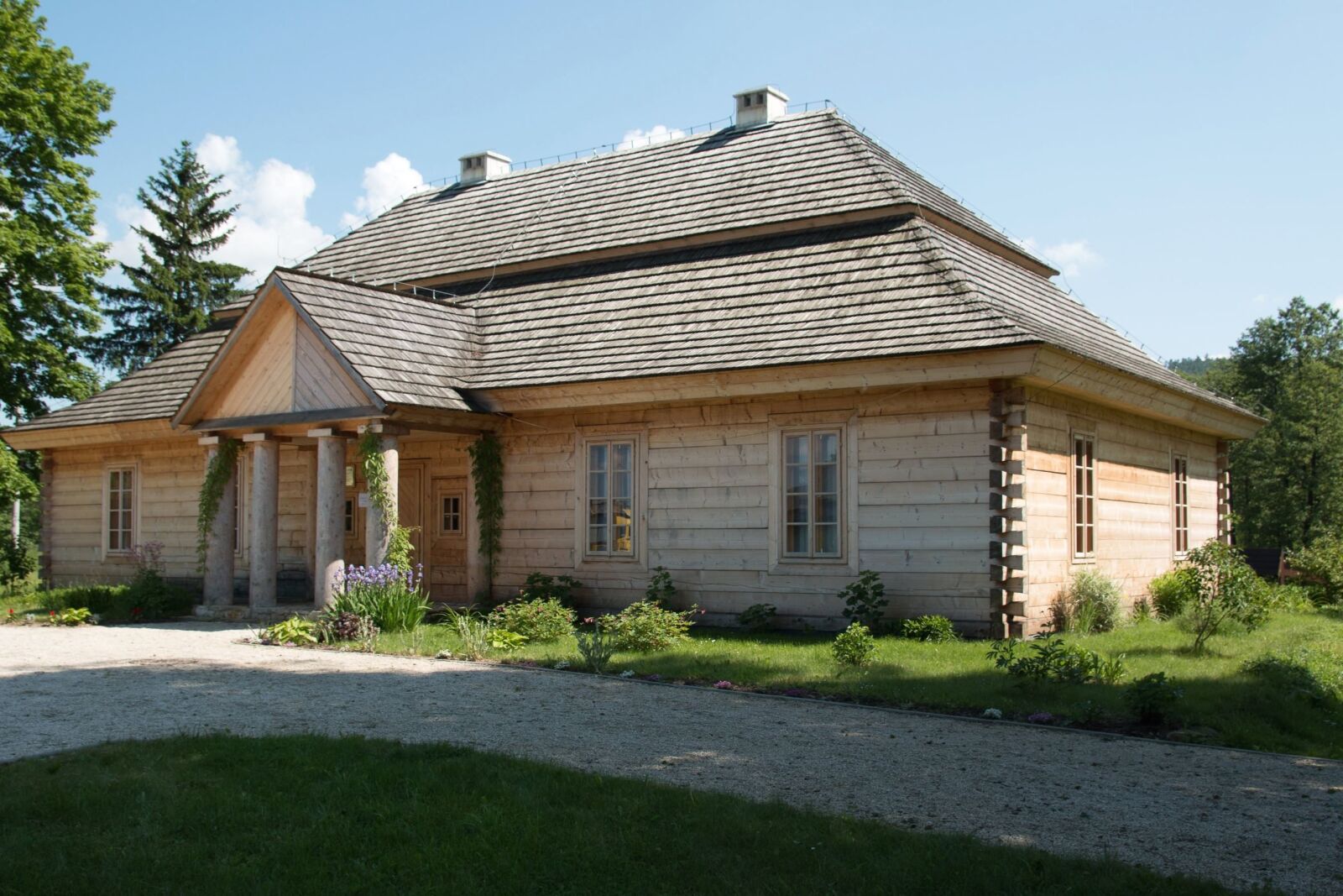 Canon EOS 70D sample photo. House, wood, sky, building photography