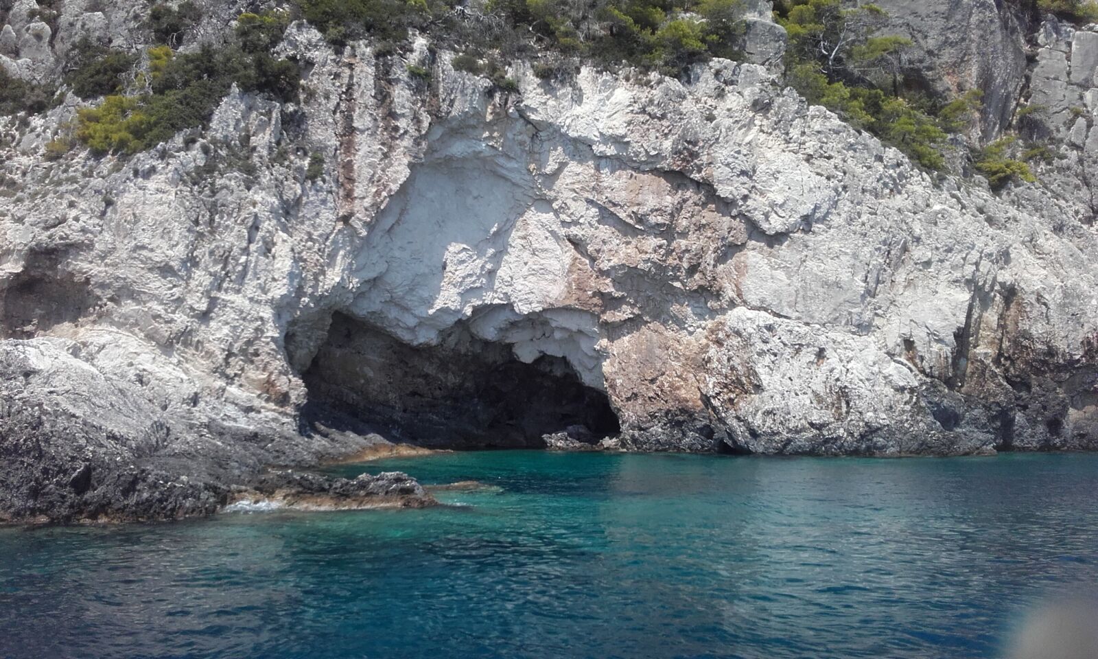 Samsung Galaxy Core Prime sample photo. Cave, sea, holidays photography