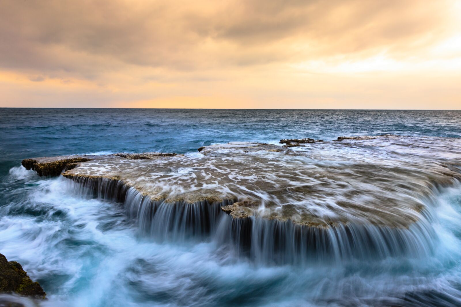 Canon EF 16-35mm F4L IS USM sample photo. The sea, the waterfall photography