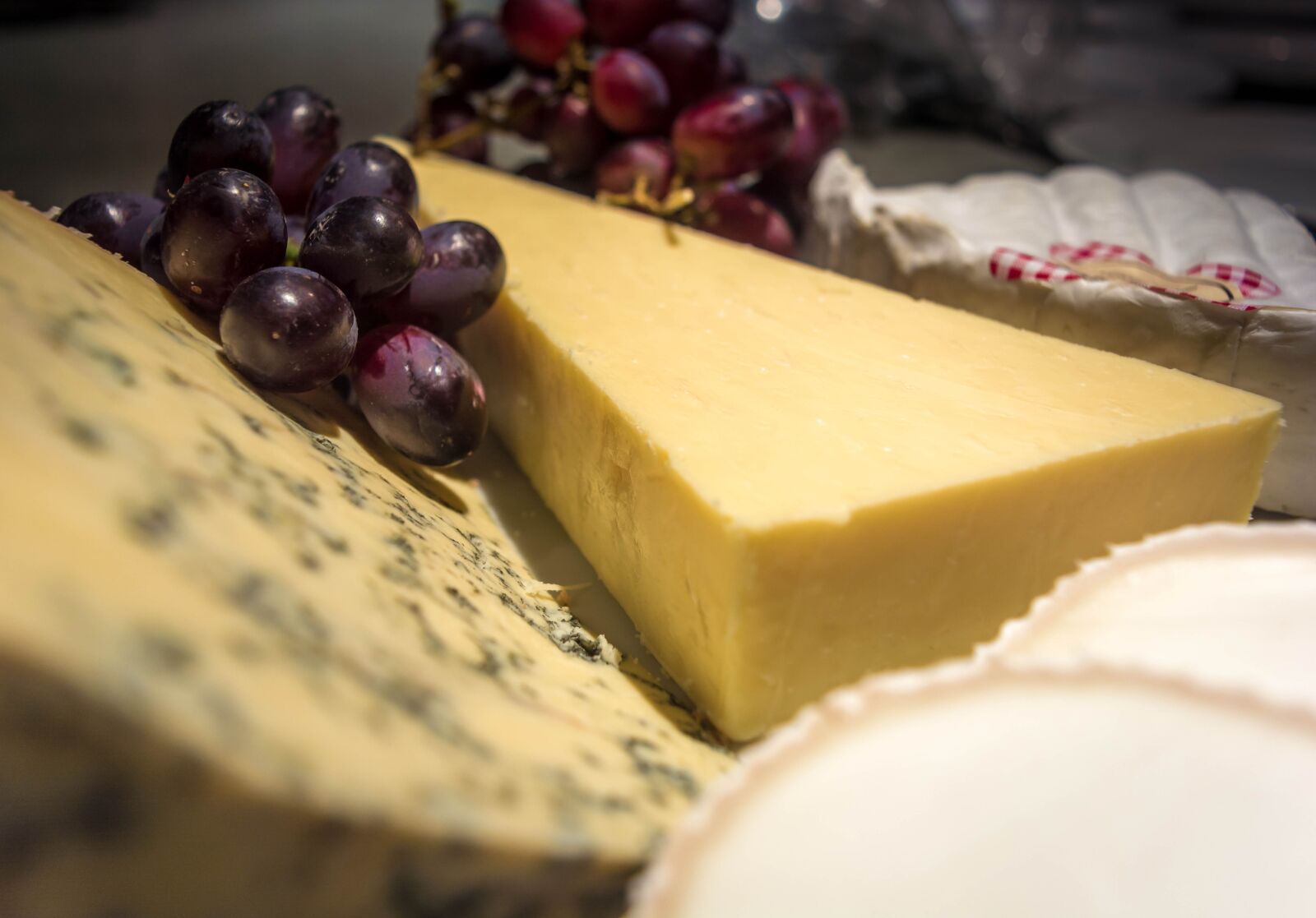 Nikon D5200 sample photo. Cheese, grapes, cheddar photography