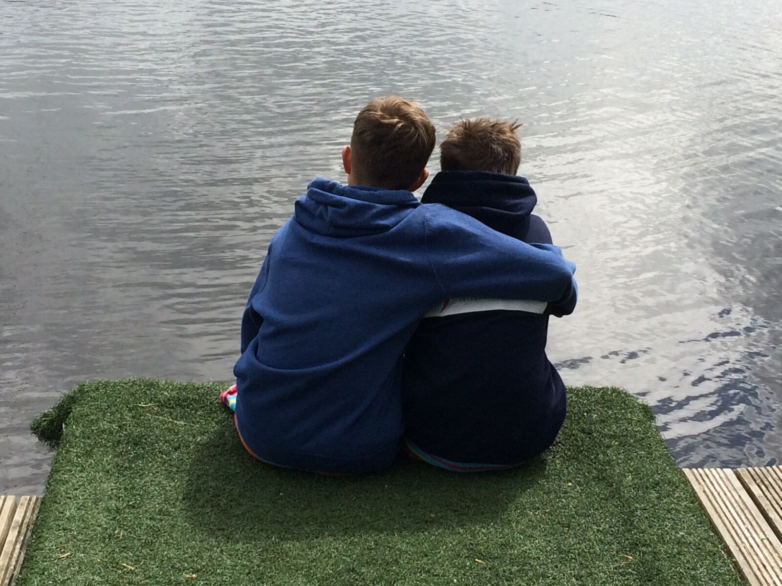 iPhone 5s back camera 4.15mm f/2.2 sample photo. Brothers, love, boy photography
