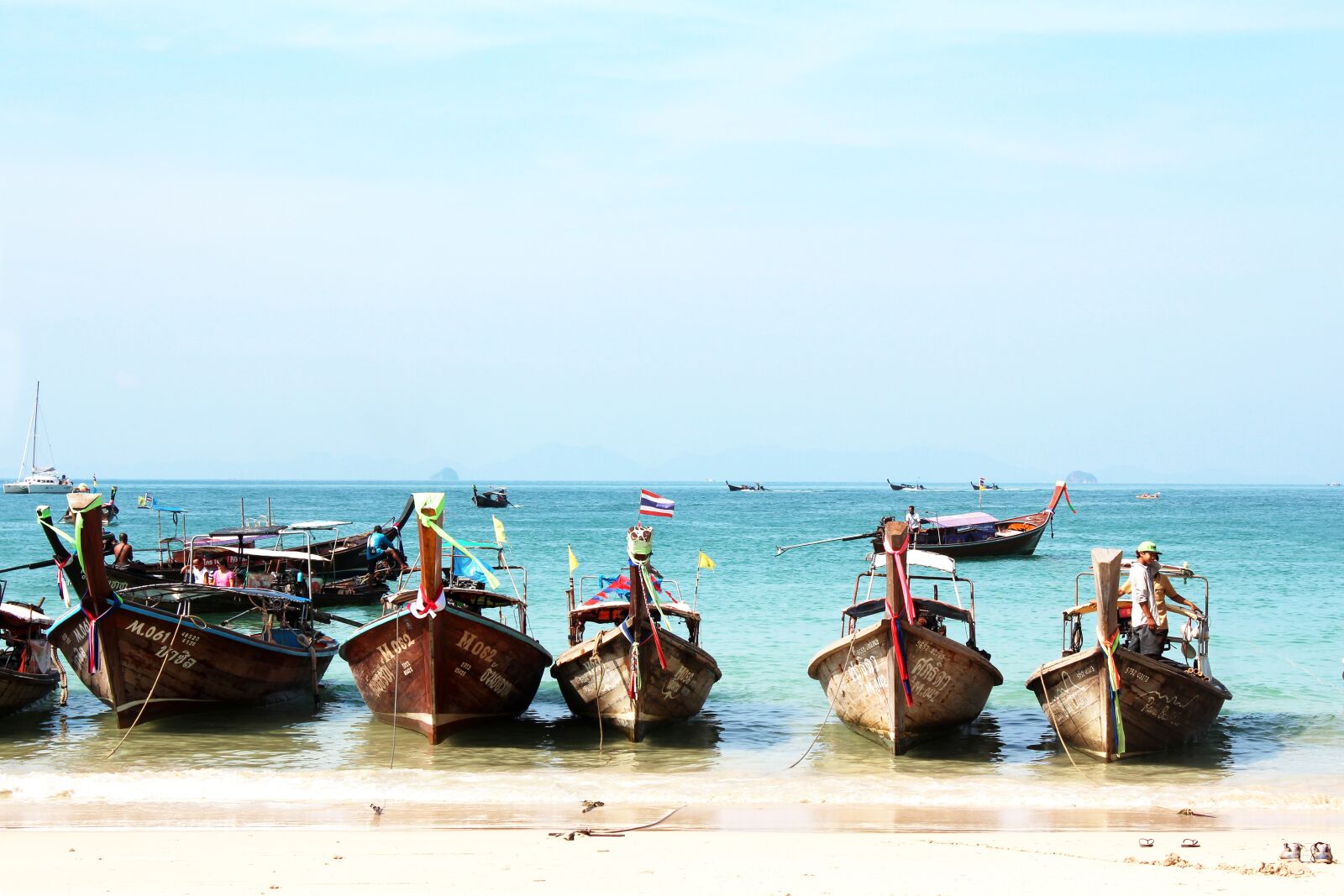 Canon EOS 600D (Rebel EOS T3i / EOS Kiss X5) sample photo. Thailand, beach, fishing boats photography