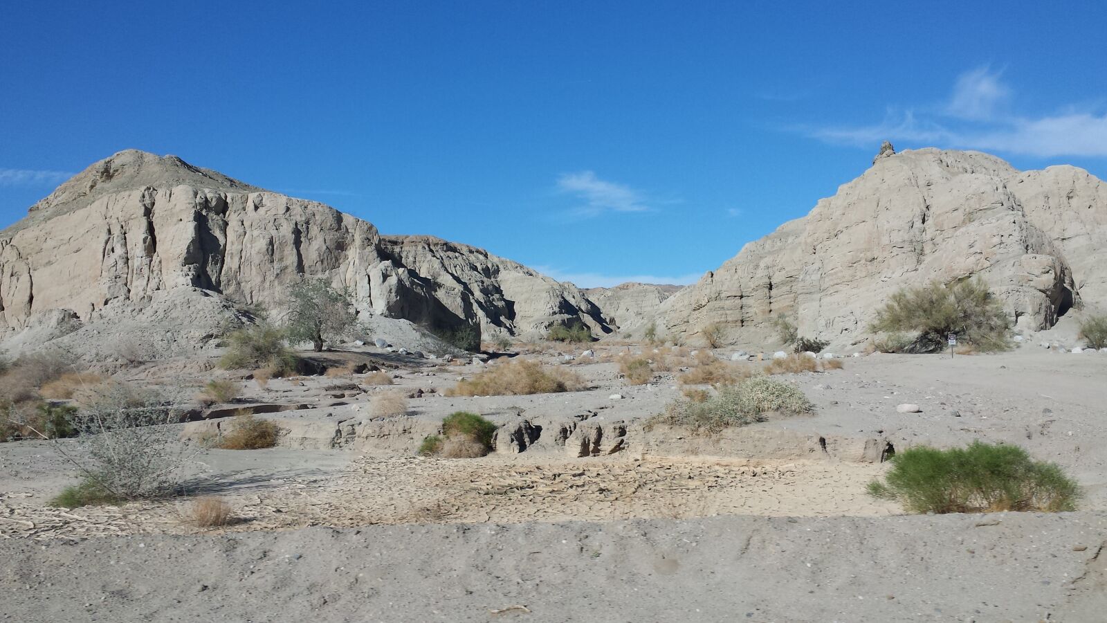 Samsung Galaxy S4 sample photo. Box canyon, desert, old photography