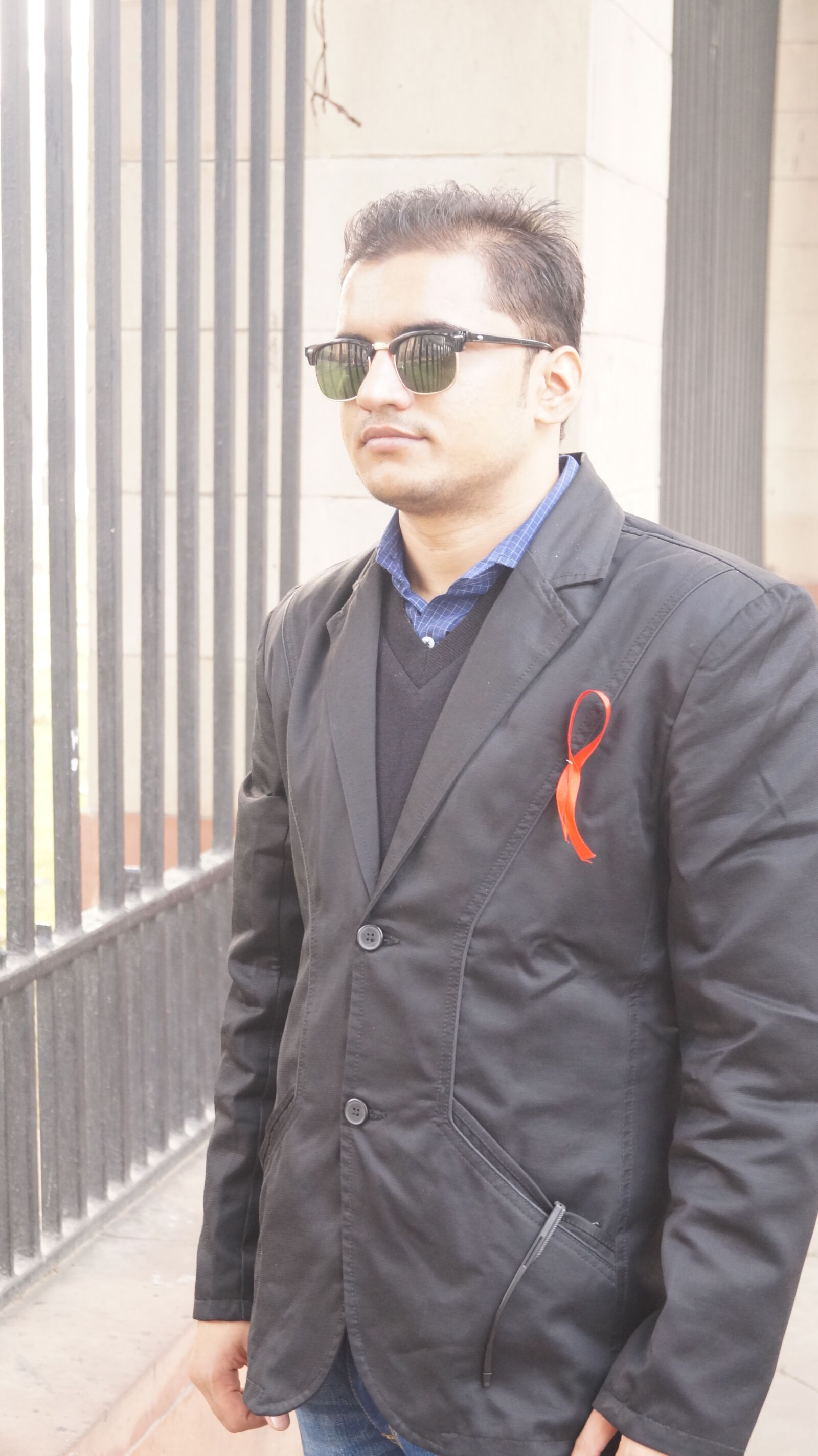 Sony DT 18-55mm F3.5-5.6 SAM II sample photo. Young, man, wearing, sunglasses photography