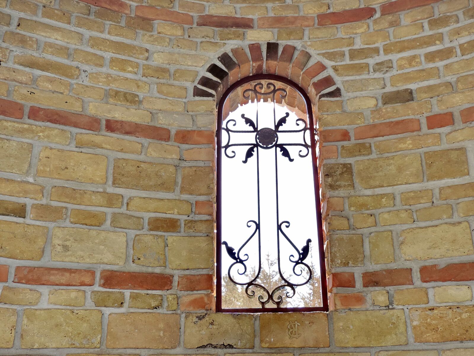 Nikon Coolpix P520 sample photo. Byzantine, window, architecture, building photography