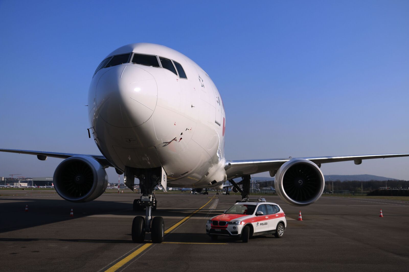 Canon EOS 70D sample photo. Police, aircraft, stand photography