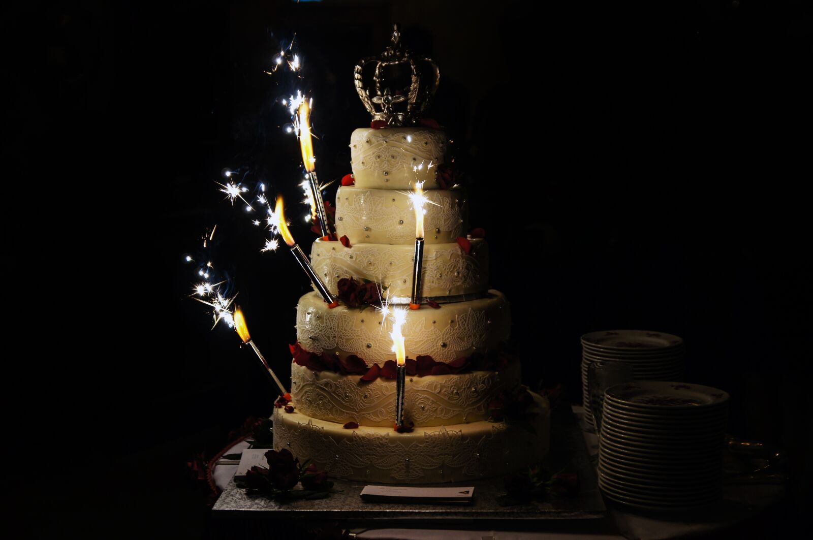 17-50mm F2.8 sample photo. Wedding cake, lights, love photography