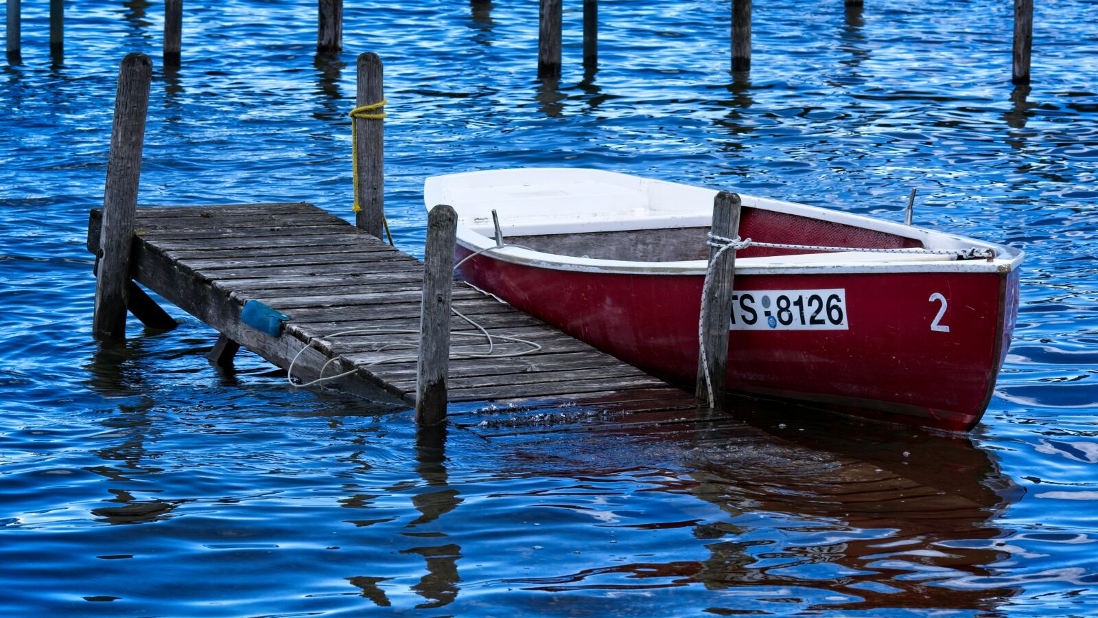 55.0-200.0mm f/4.0-f/5.6 sample photo. Boat, pier, rowing boat photography