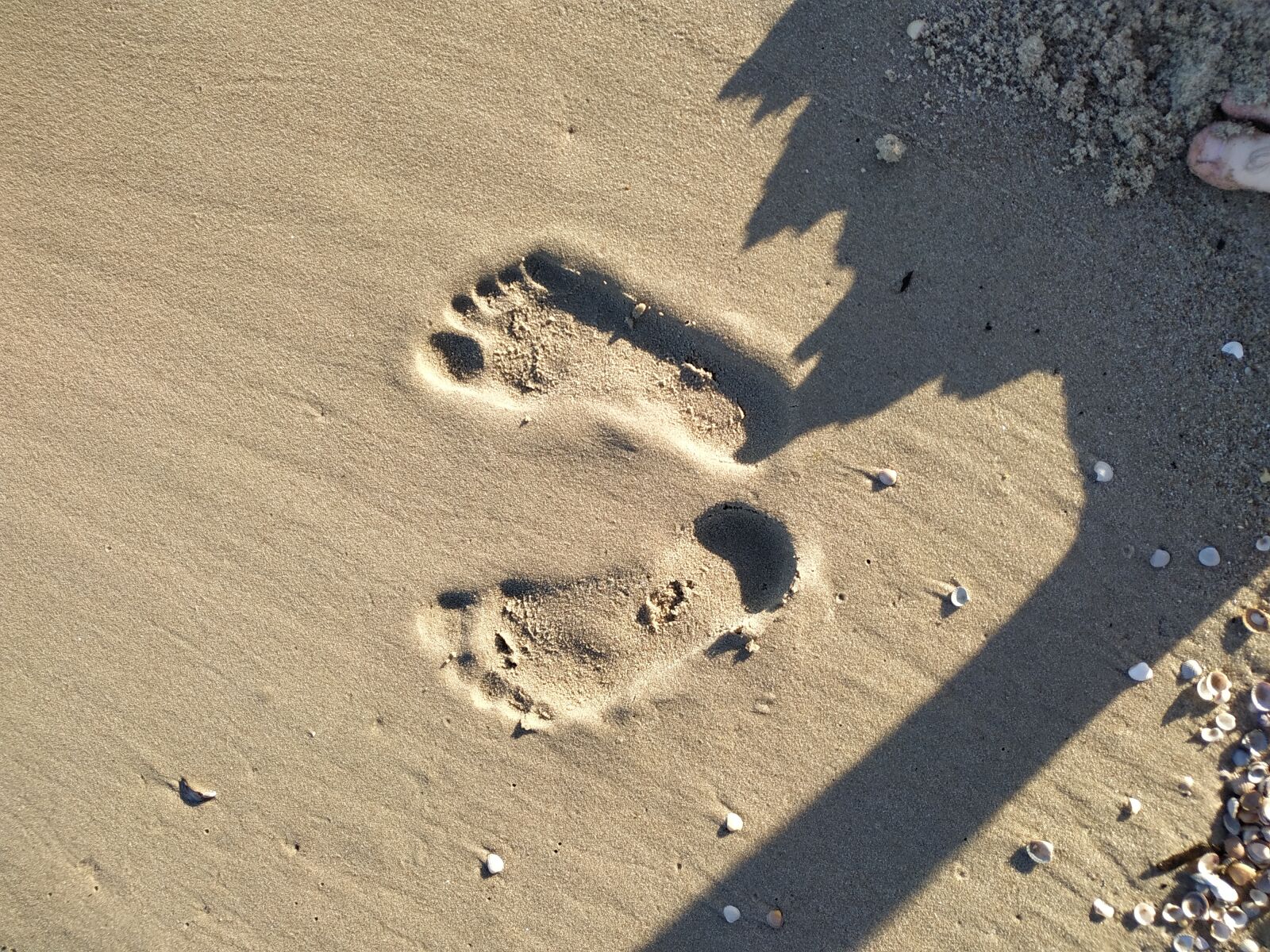 Xiaomi Redmi Note 6 Pro sample photo. Beach, sand, feet photography