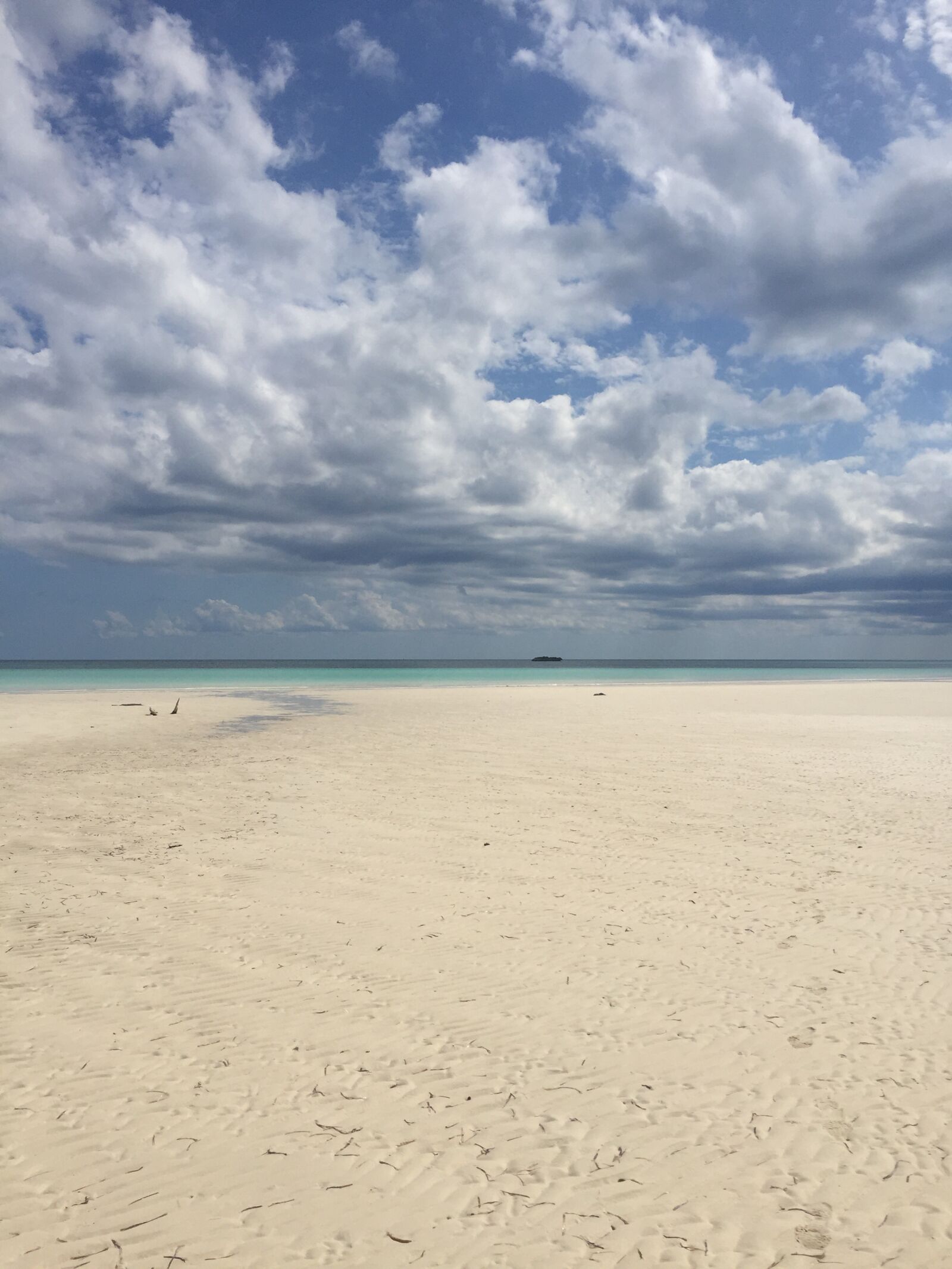 iPhone 6 back camera 4.15mm f/2.2 sample photo. Beach, bahamas, sand photography