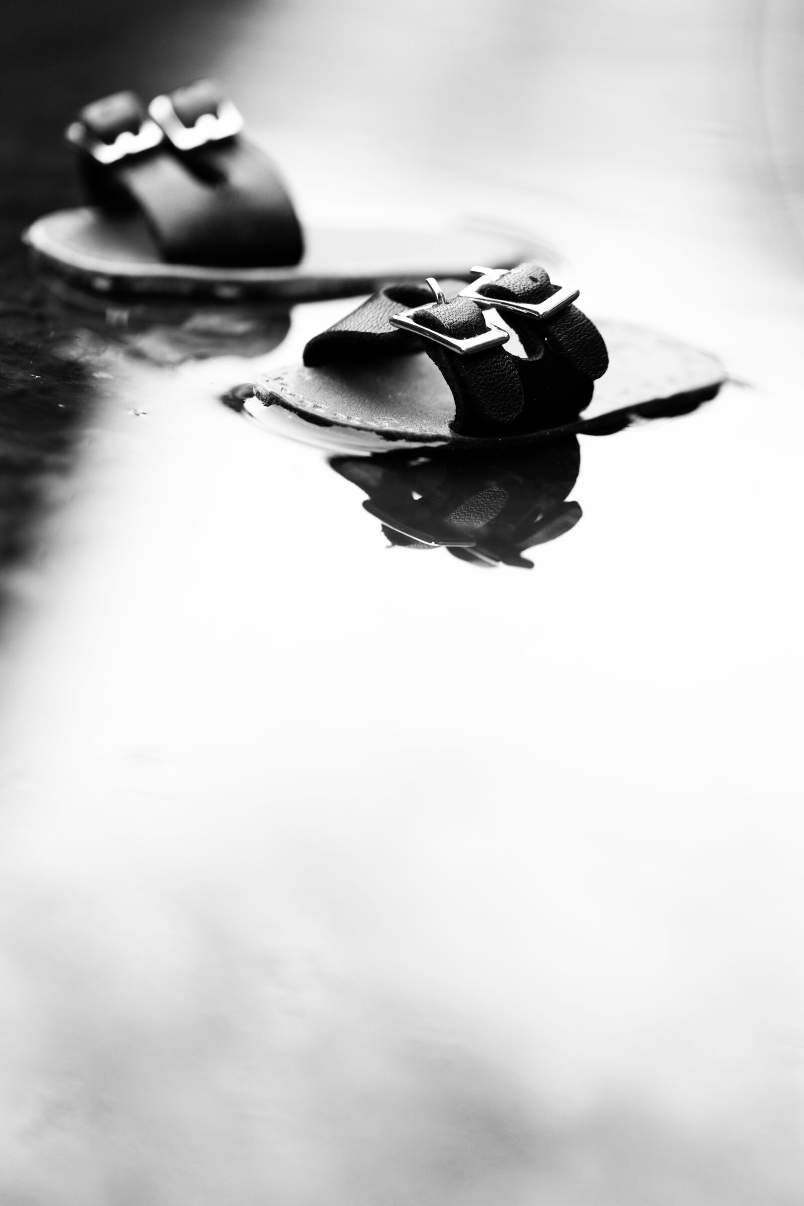 Canon EOS 7D Mark II sample photo. Sandal, shoes, tiny photography