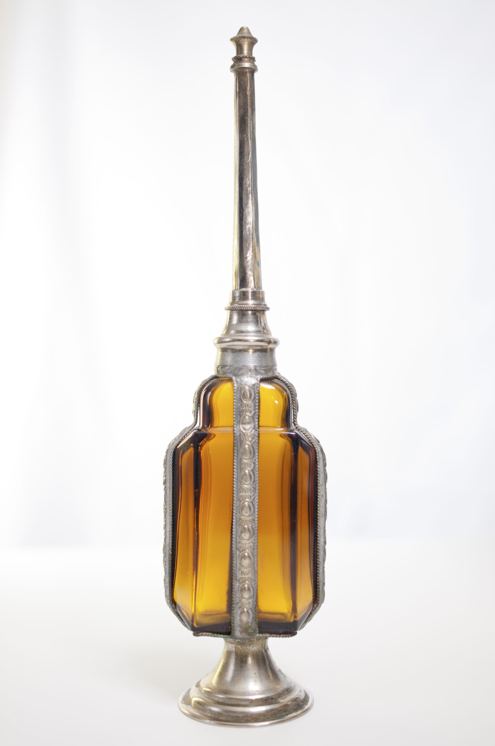 Nikon D90 sample photo. Gold, retro, bottle photography