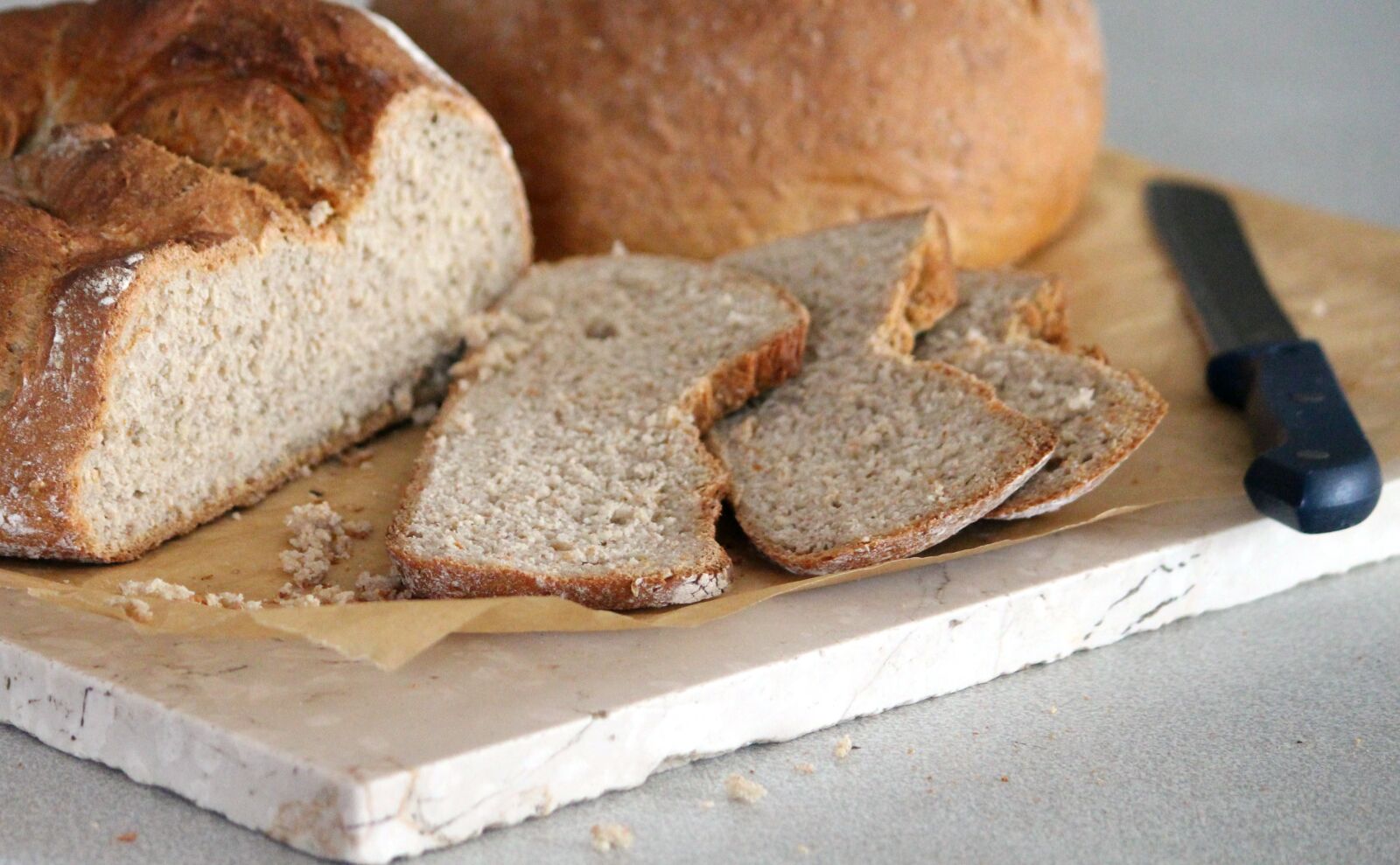 Canon EOS 650D (EOS Rebel T4i / EOS Kiss X6i) + Canon EF-S 55-250mm F4-5.6 IS II sample photo. Bread, baked, cut photography